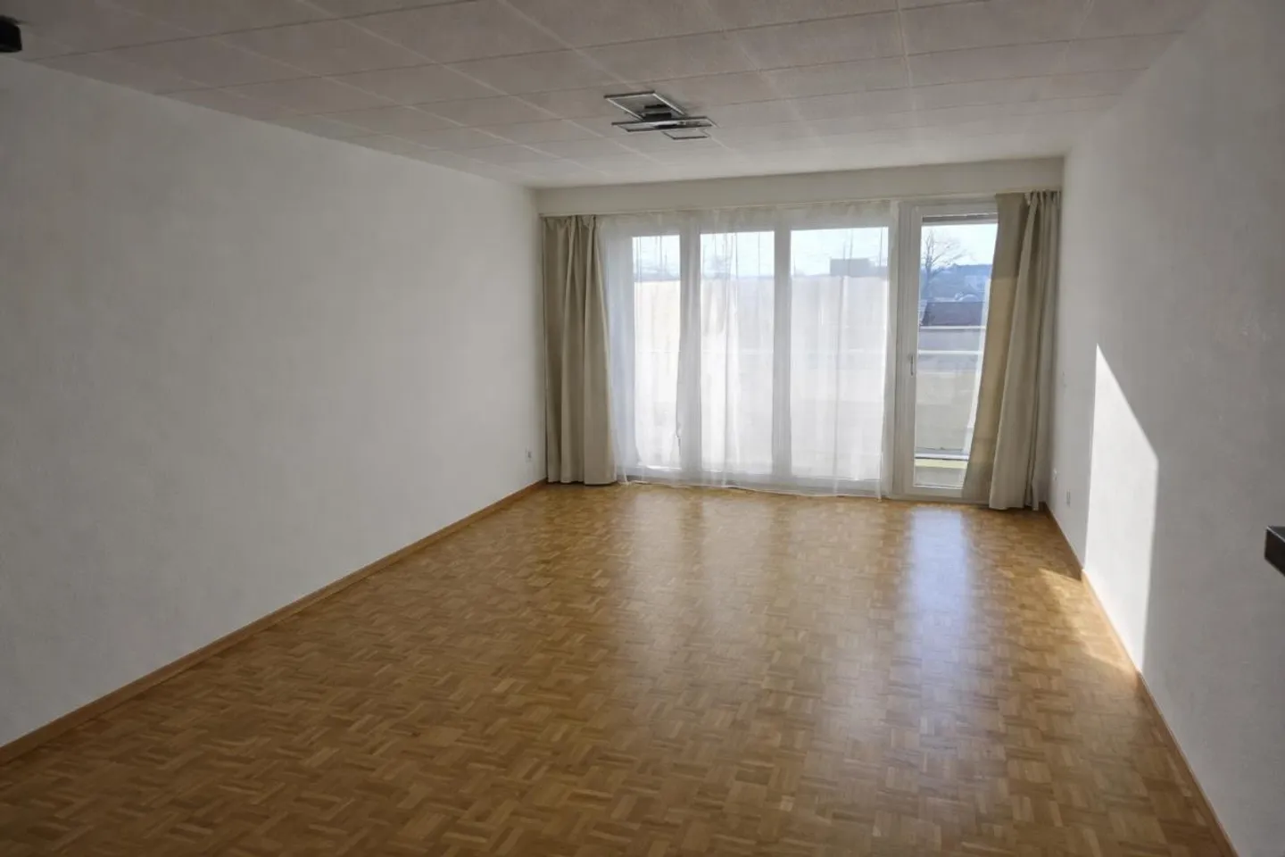 Günstiges Studio mit Balkon - Foto 2 von 5