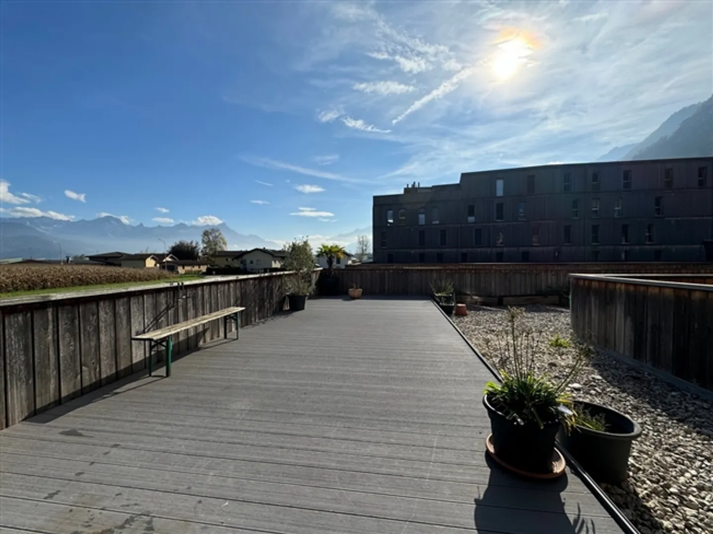 Spacious 4.5 room apartment in Vouvry with garage box - Photo 2 of 11