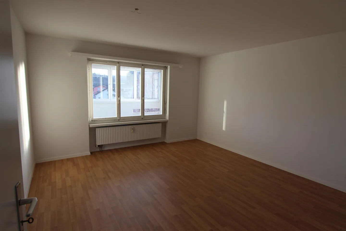 Beautiful apartment with great layout - Photo 4 of 7