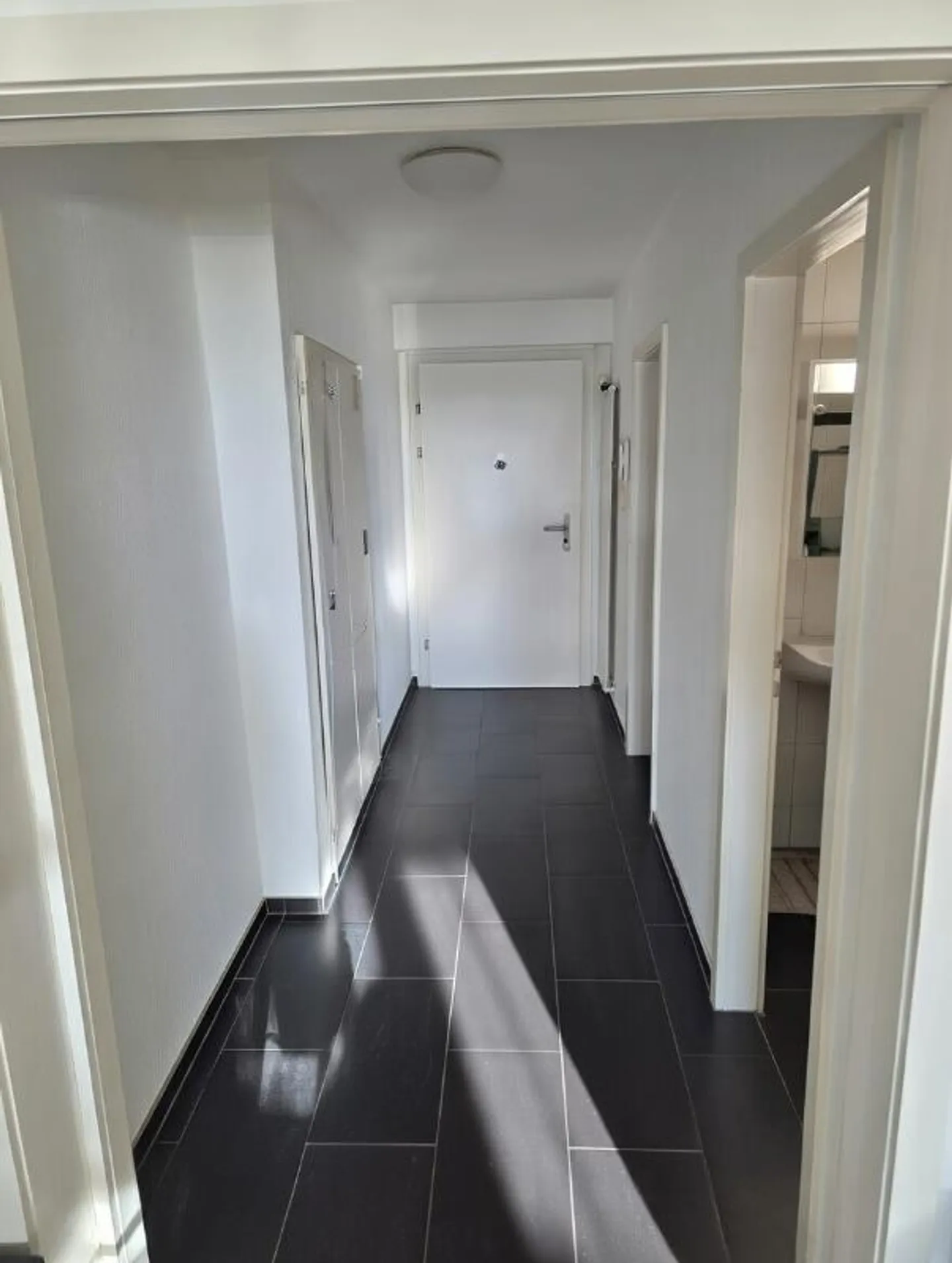 Günstiges Studio mit Balkon - Foto 3 von 5