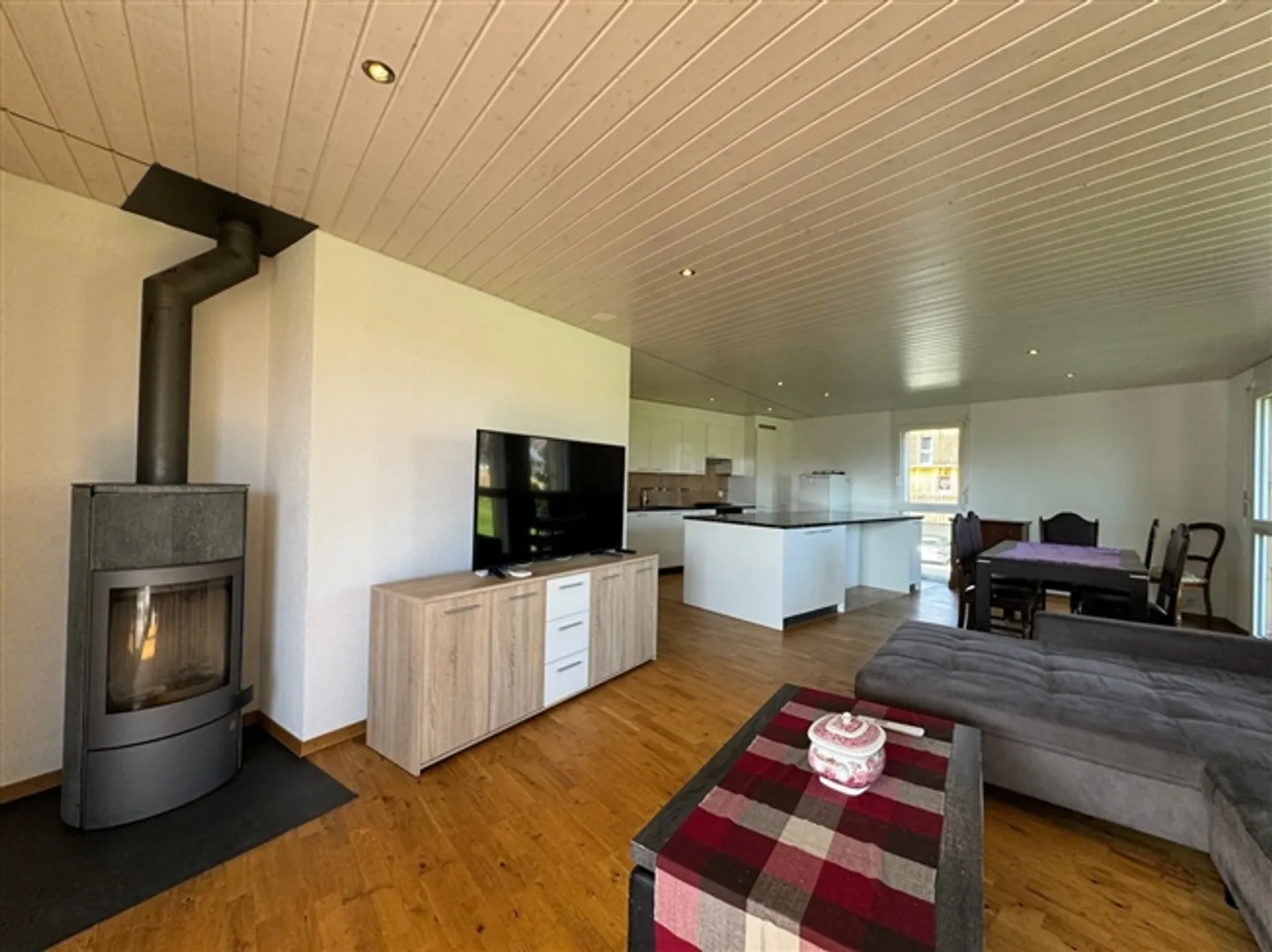 Spacious 4.5 room apartment in Vouvry with garage box - Photo 4 of 11