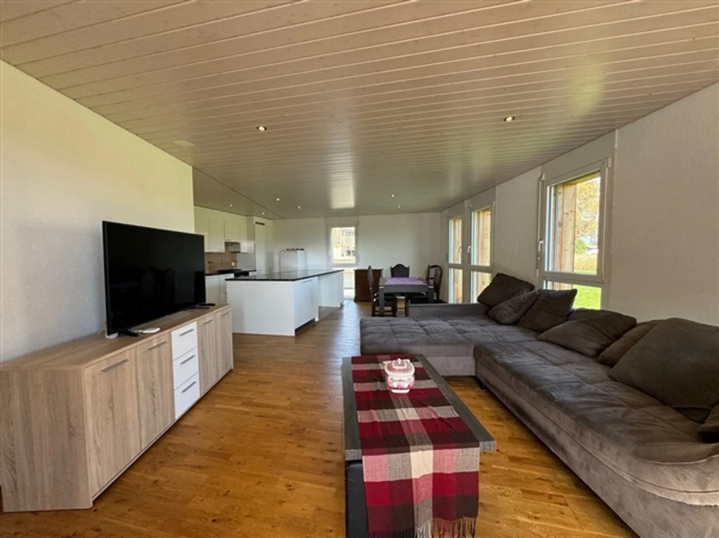 Spacious 4.5 room apartment in Vouvry with garage box - Photo 5 of 11