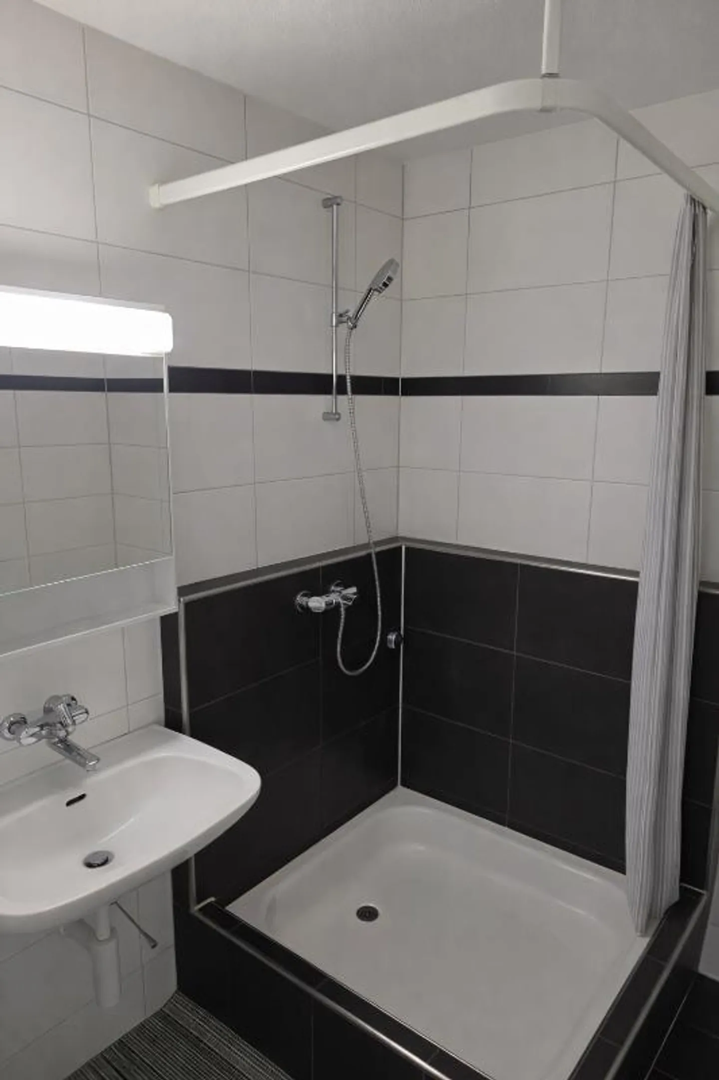 Günstiges Studio mit Balkon - Foto 5 von 5