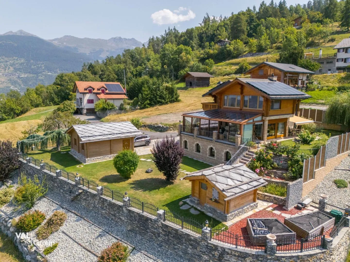 Chalet mit außergewöhnlichem Panorama, das durch Liebe und Leidenschaft bereichert wird - Foto 1 von 13