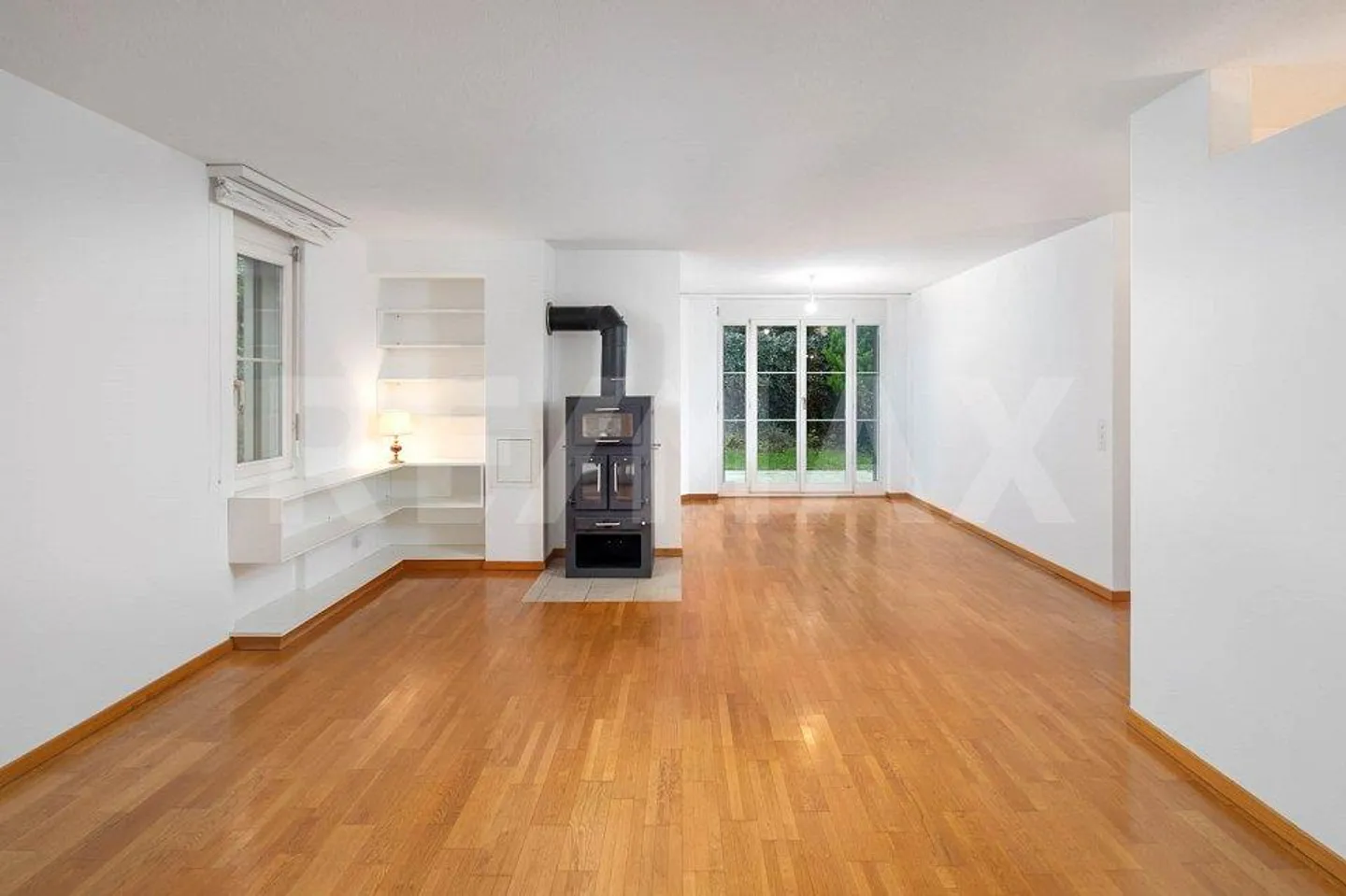 Perfect Location - 3.5-Room Garden Apartment near Train Station and Lake - Photo 2 of 13