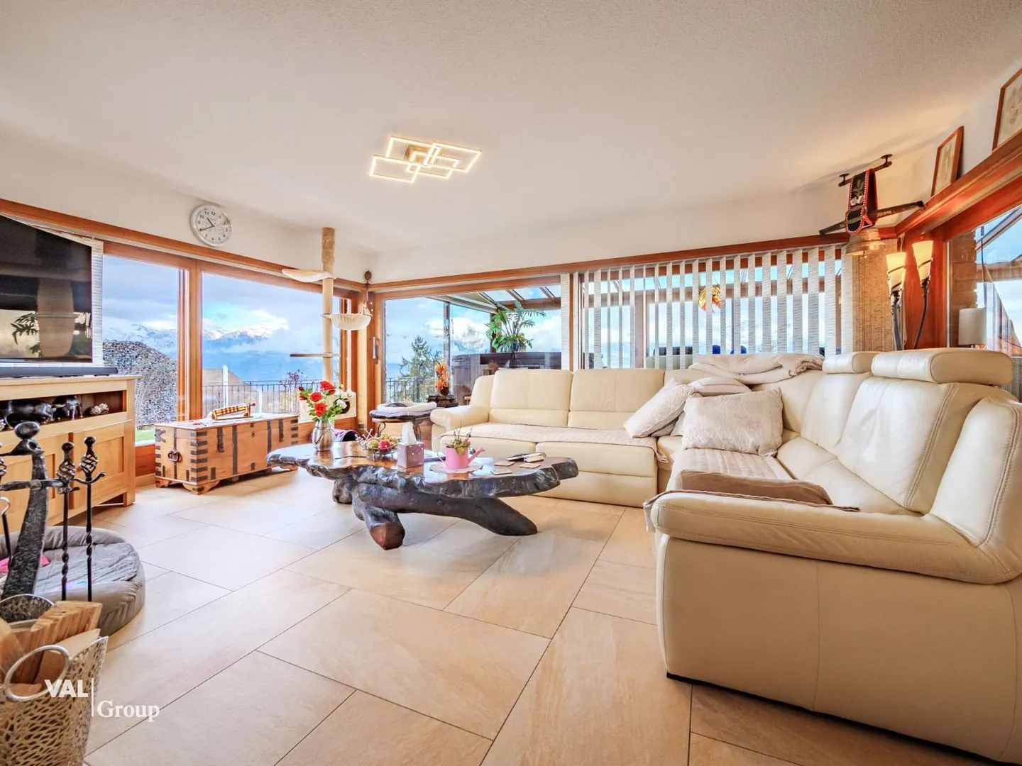 Chalet mit außergewöhnlichem Panorama, das durch Liebe und Leidenschaft bereichert wird - Foto 4 von 13