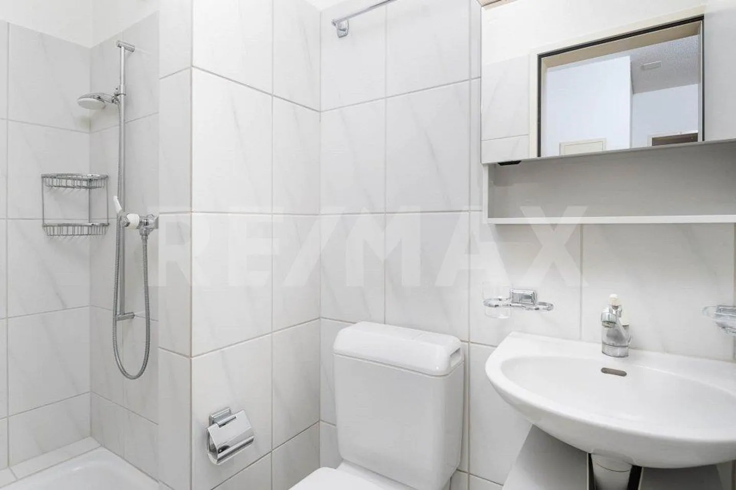 Perfect Location - 3.5-Room Garden Apartment near Train Station and Lake - Photo 9 of 13