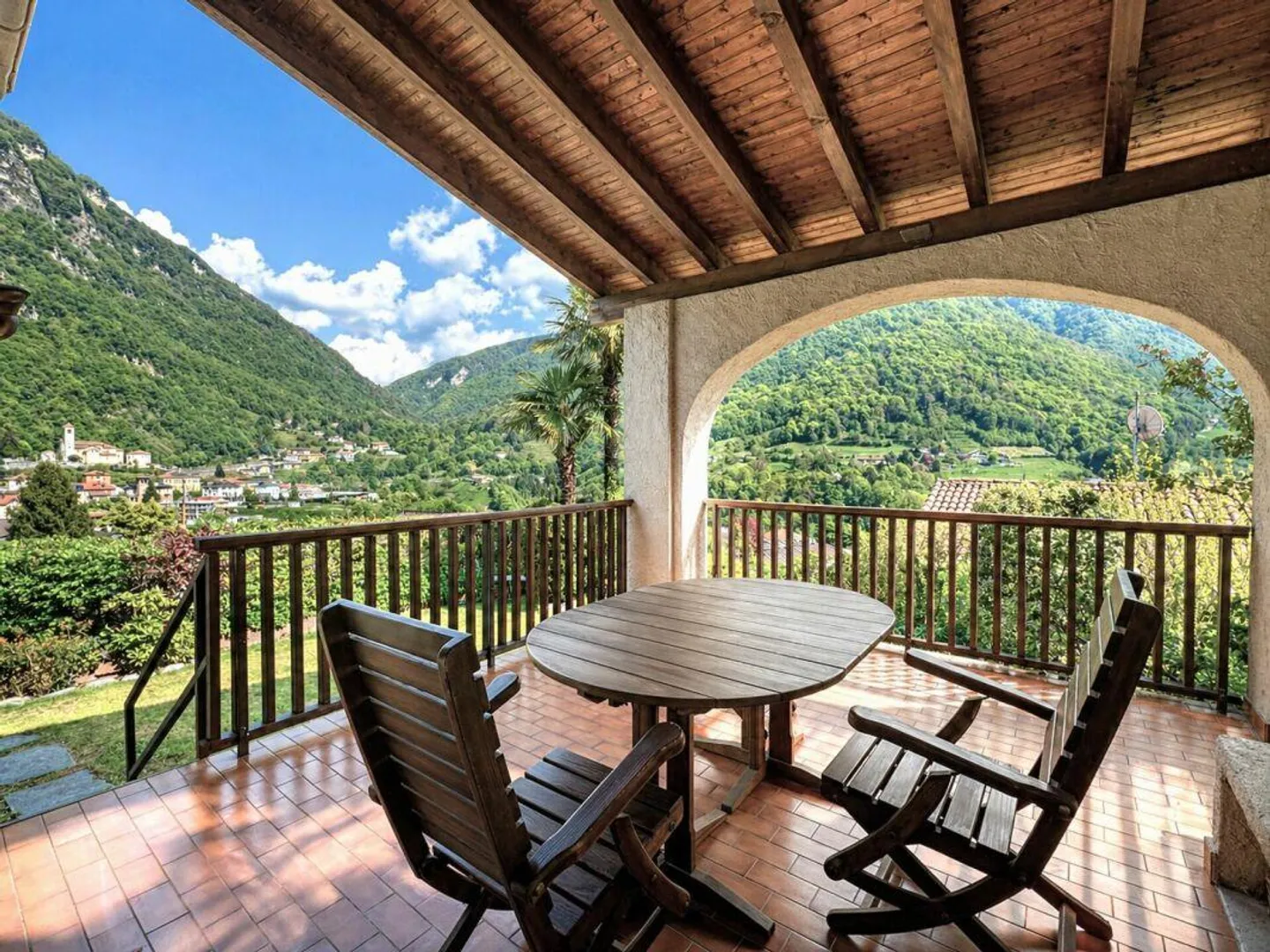 Merveilleuse maison immergée dans la verdure avec vue dégagée à Arogno - Photo 5 sur 30