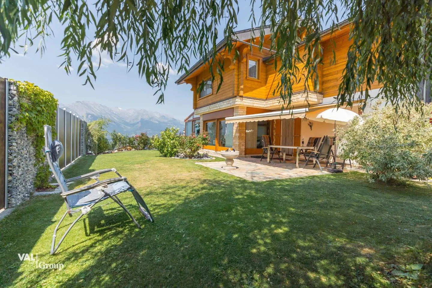 Chalet mit außergewöhnlichem Panorama, das durch Liebe und Leidenschaft bereichert wird - Foto 2 von 13