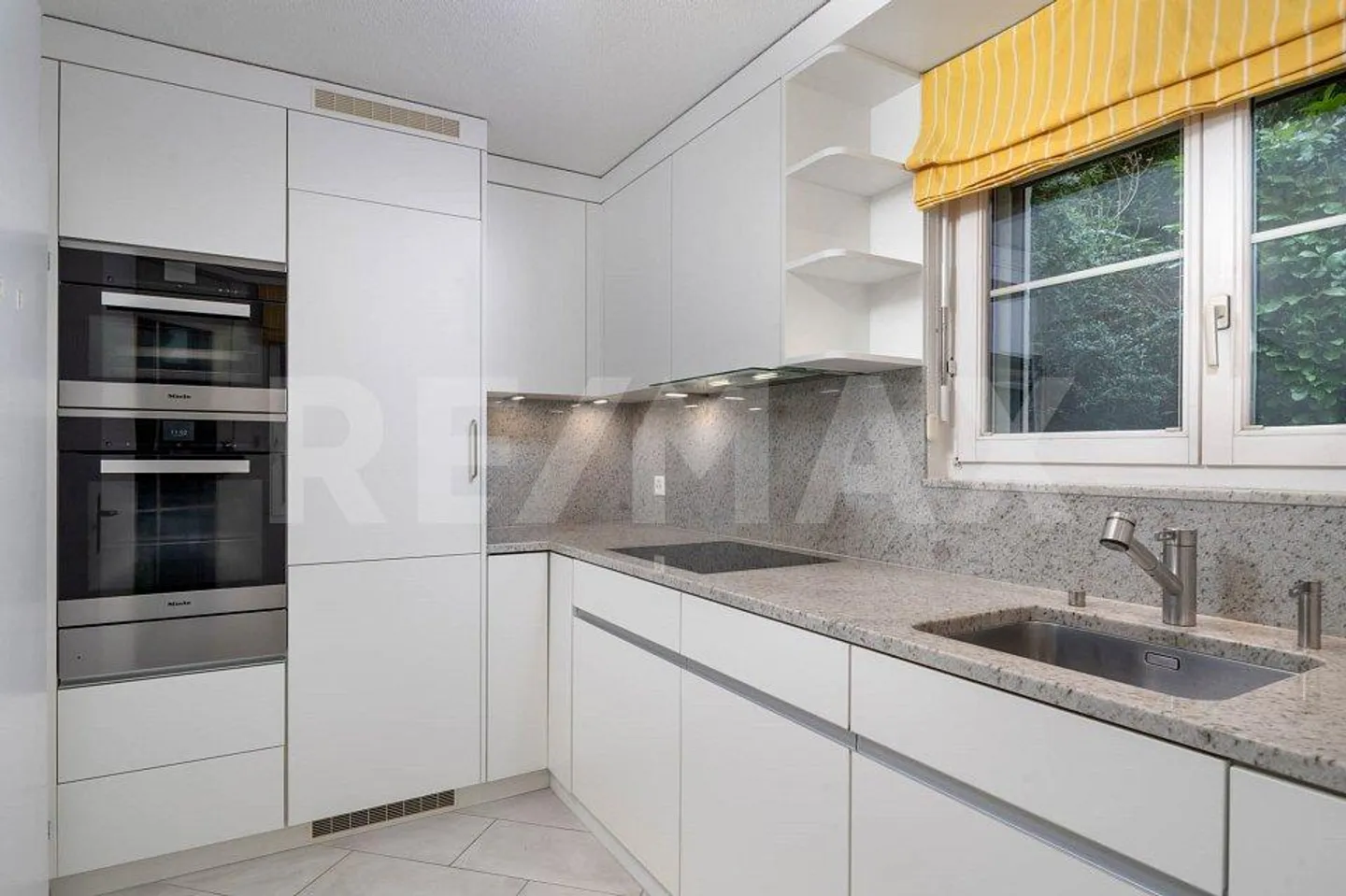 Perfect Location - 3.5-Room Garden Apartment near Train Station and Lake - Photo 4 of 13