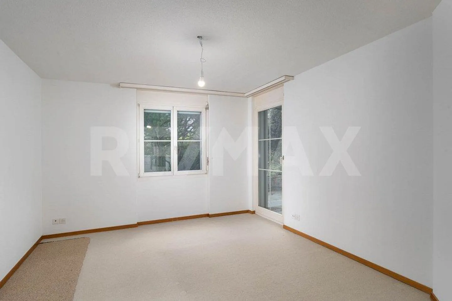 Perfect Location - 3.5-Room Garden Apartment near Train Station and Lake - Photo 5 of 13