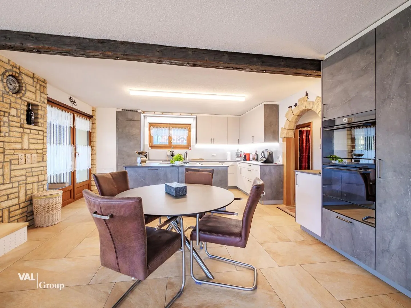 Chalet mit außergewöhnlichem Panorama, das durch Liebe und Leidenschaft bereichert wird - Foto 6 von 13