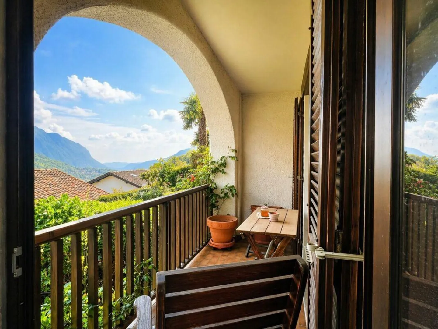 Merveilleuse maison immergée dans la verdure avec vue dégagée à Arogno - Photo 6 sur 30