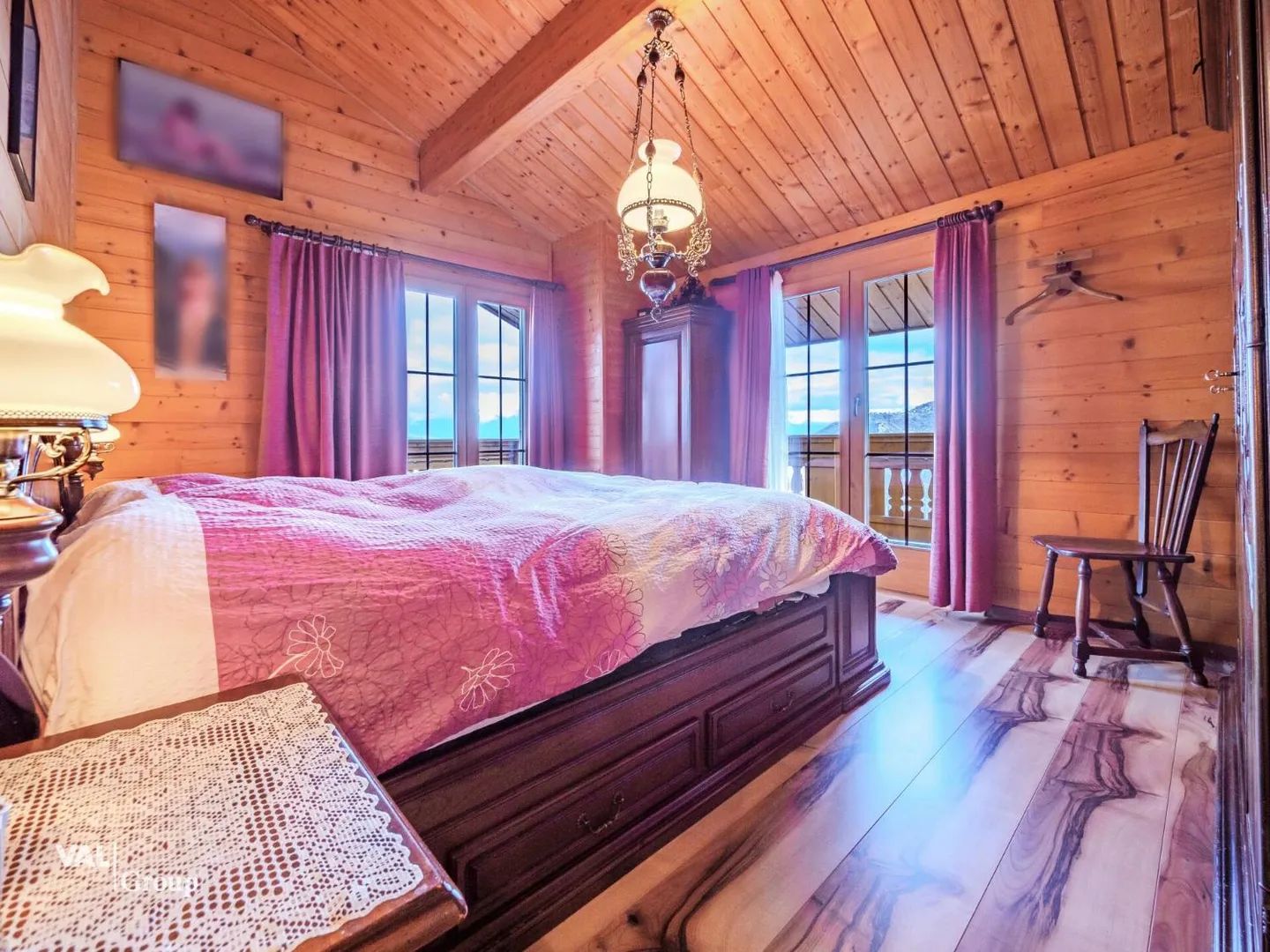 Chalet mit außergewöhnlichem Panorama, das durch Liebe und Leidenschaft bereichert wird - Foto 9 von 13