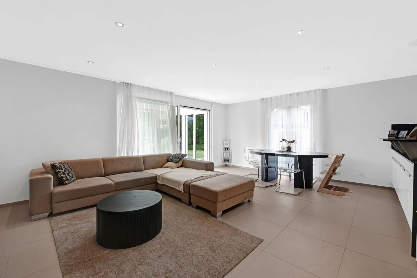 Wohnen im Grünen: Lichtdurchflutete 5.5-Zimmer-Wohnung mit Wintergarten, Sitzplatz und Hobbyraum - Foto 6 von 42