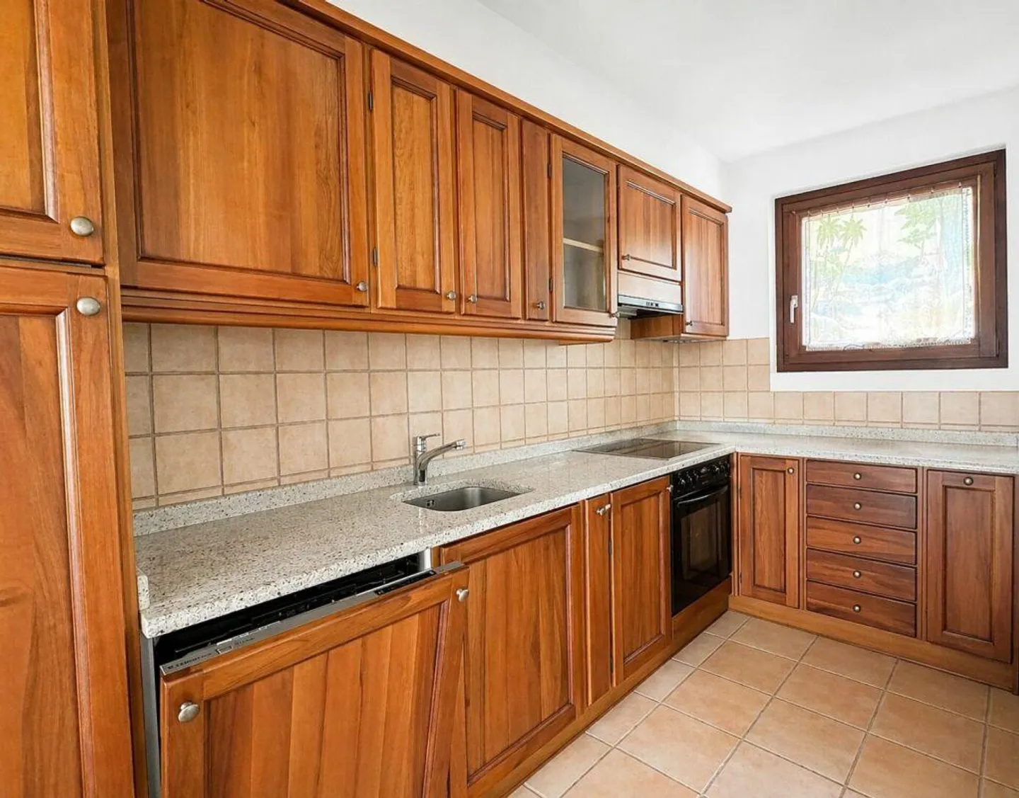 Merveilleuse maison immergée dans la verdure avec vue dégagée à Arogno - Photo 14 sur 30
