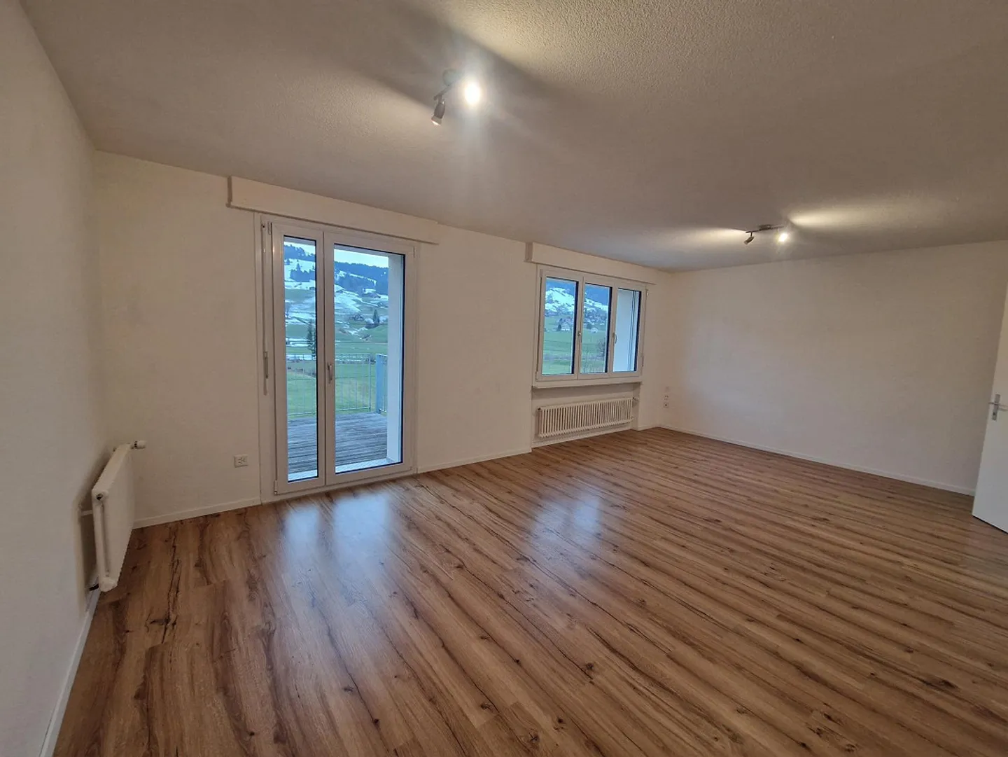 Appartement lumineux de 4 pièces avec vue imprenable à Neu St. Johann - Photo 3 sur 11