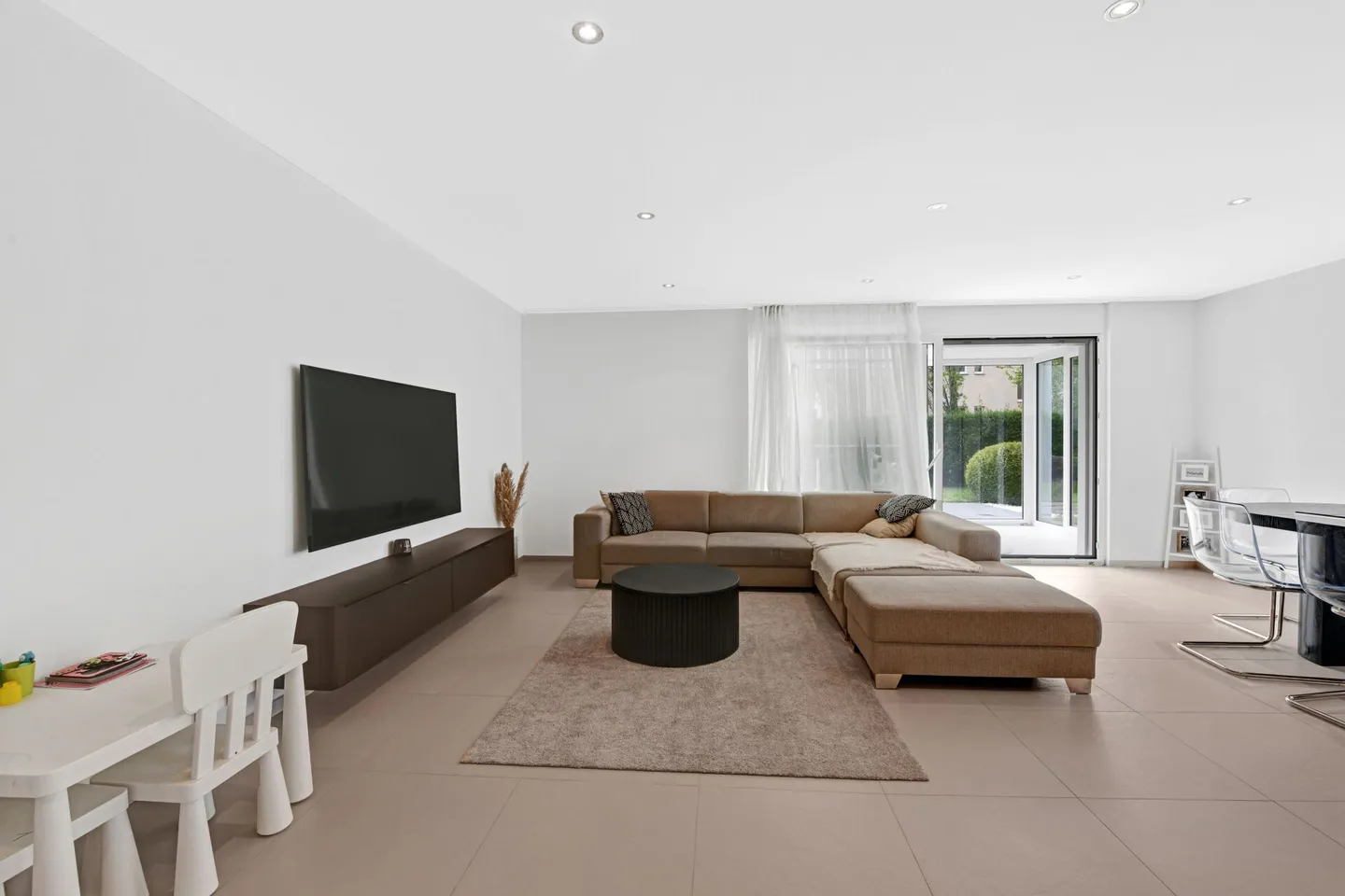 Wohnen im Grünen: Lichtdurchflutete 5.5-Zimmer-Wohnung mit Wintergarten, Sitzplatz und Hobbyraum - Foto 4 von 42