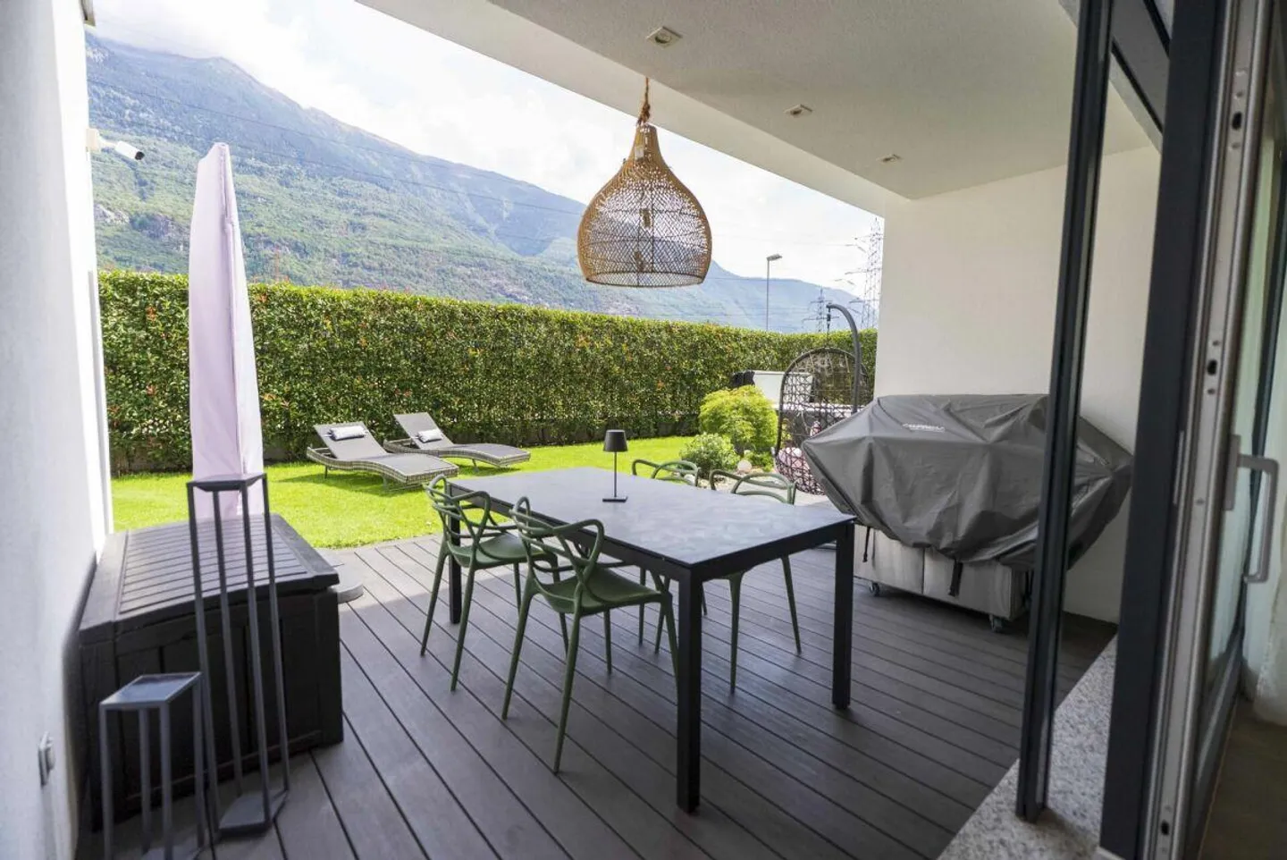 We sell a modern and comfortable villa with garden - Photo 4 of 15