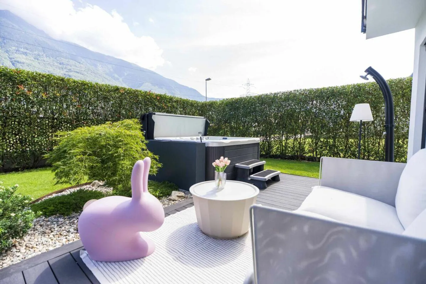 We sell a modern and comfortable villa with garden - Photo 5 of 15
