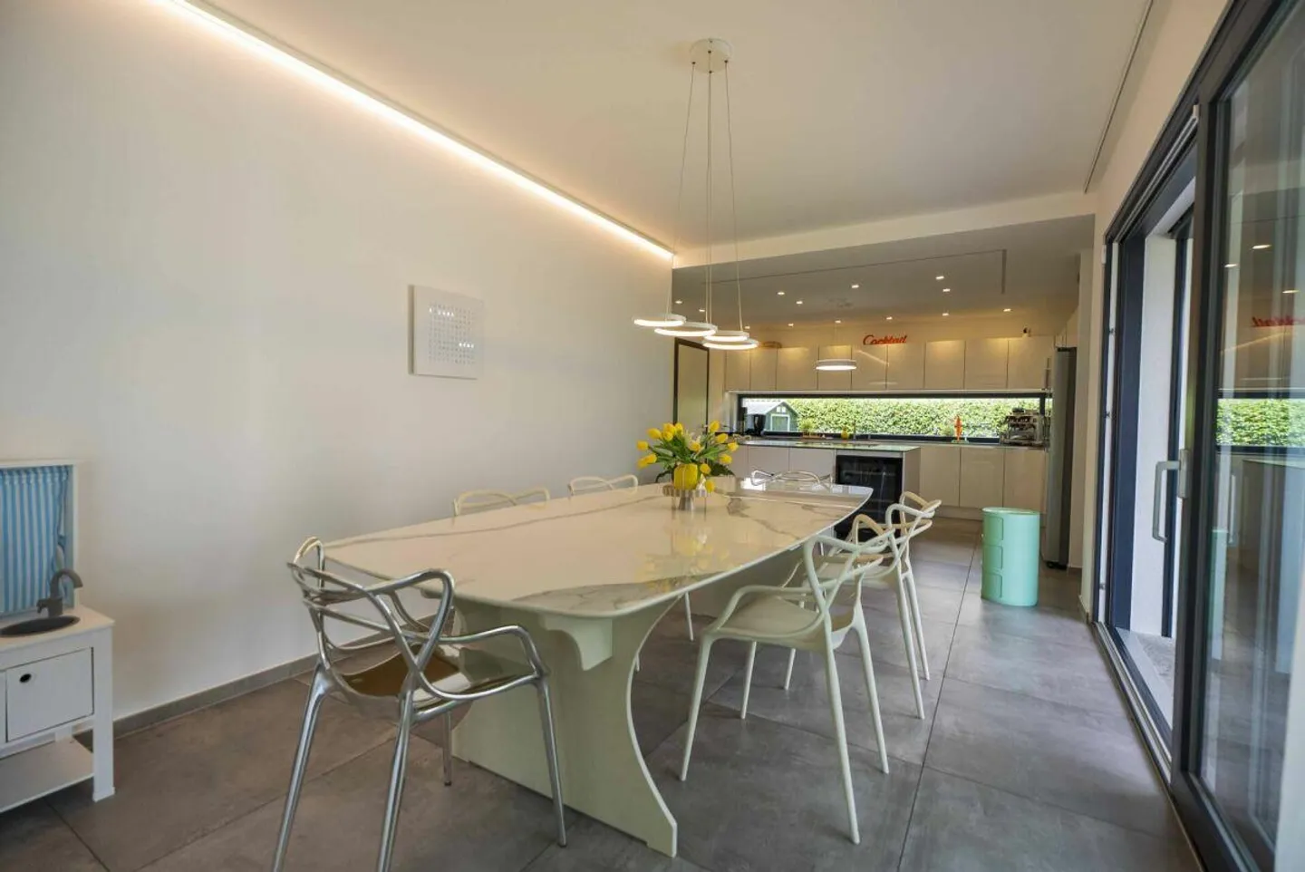 We sell a modern and comfortable villa with garden - Photo 7 of 15