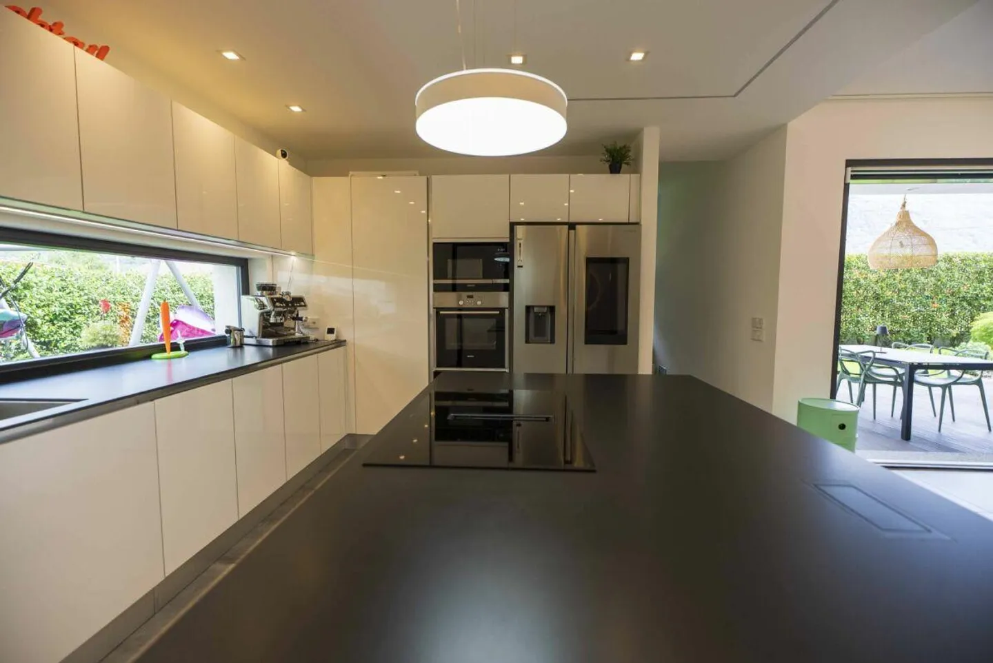 We sell a modern and comfortable villa with garden - Photo 9 of 15