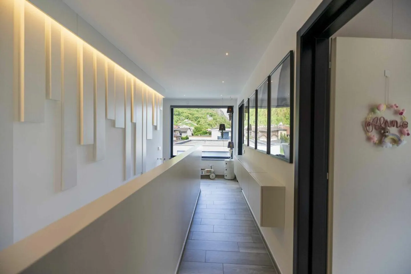 We sell a modern and comfortable villa with garden - Photo 10 of 15