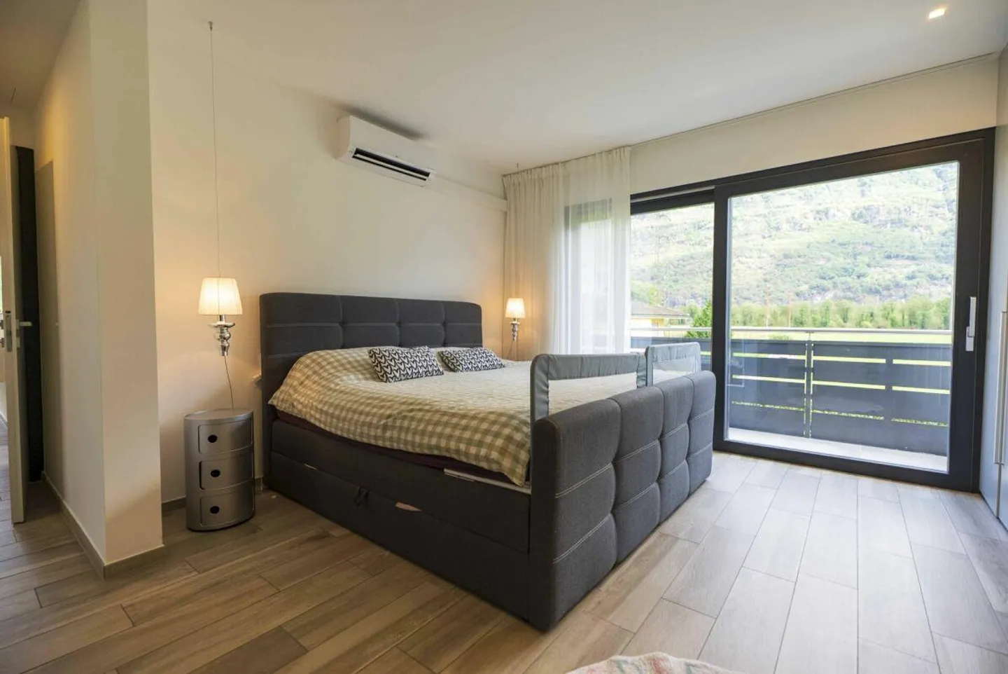 We sell a modern and comfortable villa with garden - Photo 12 of 15