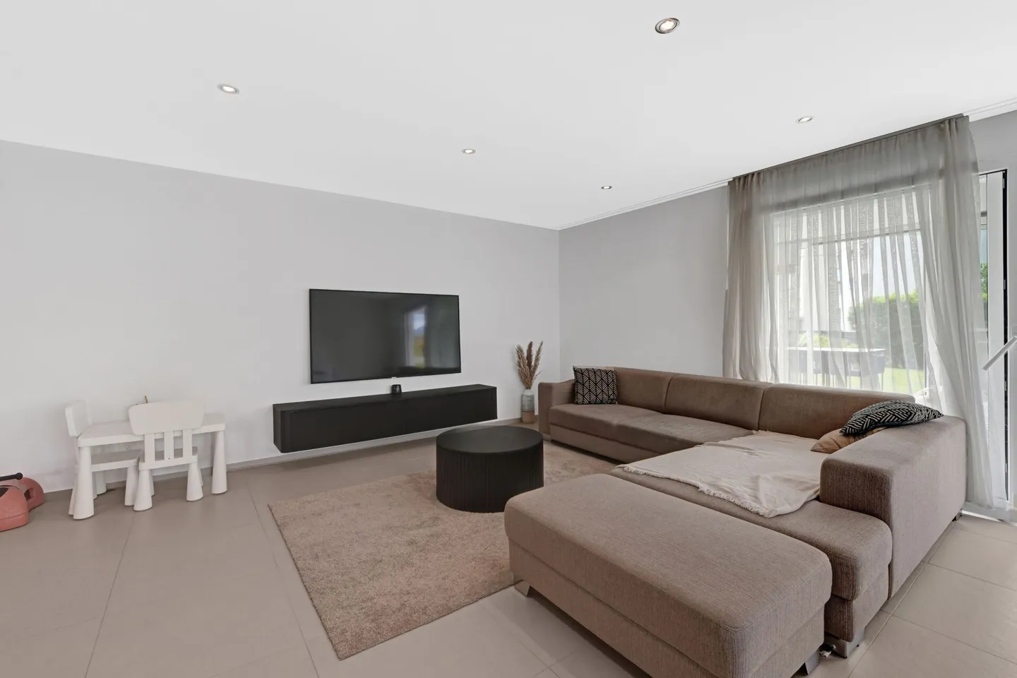Wohnen im Grünen: Lichtdurchflutete 5.5-Zimmer-Wohnung mit Wintergarten, Sitzplatz und Hobbyraum - Foto 10 von 42