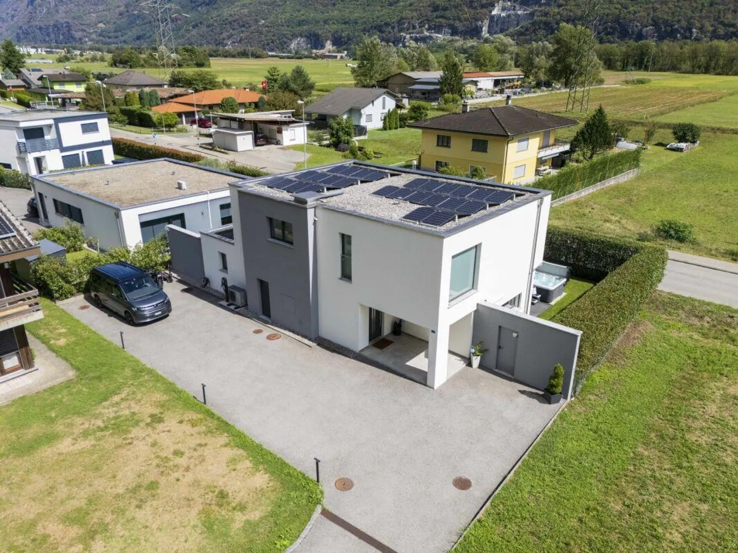 We sell a modern and comfortable villa with garden - Photo 15 of 15