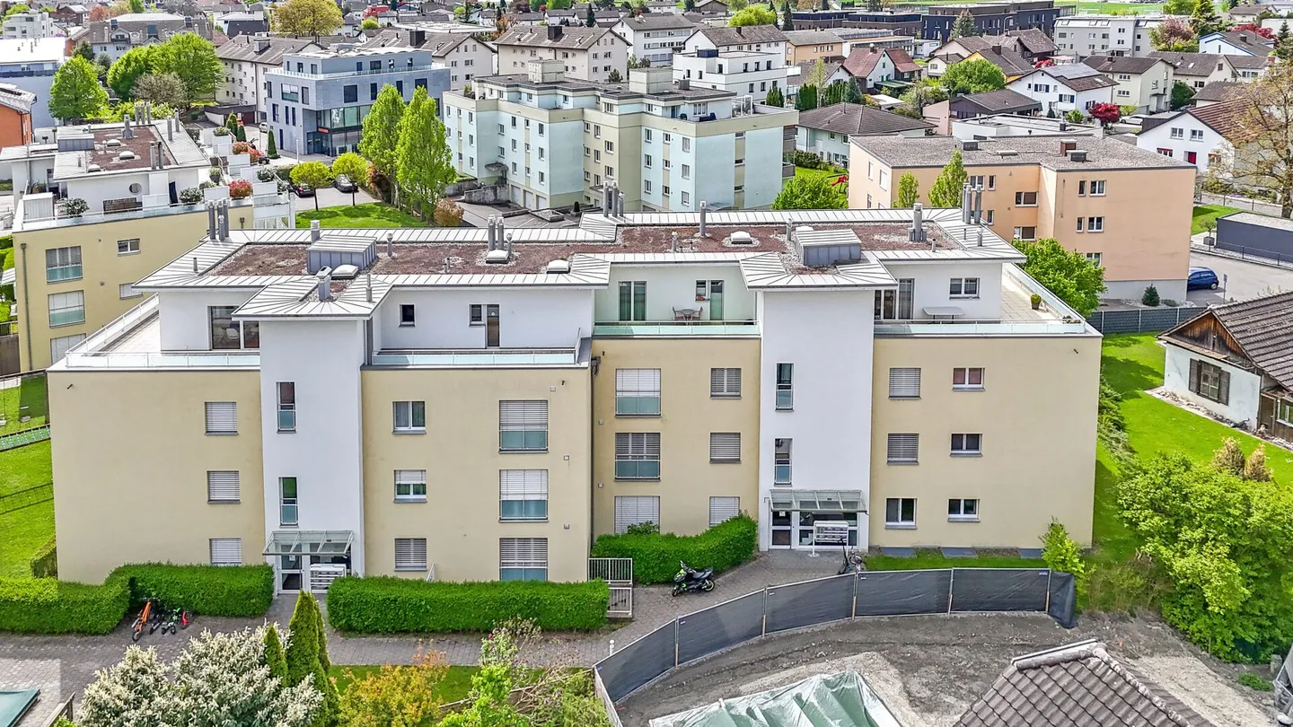 Wohnen im Grünen: Lichtdurchflutete 5.5-Zimmer-Wohnung mit Wintergarten, Sitzplatz und Hobbyraum - Foto 36 von 42
