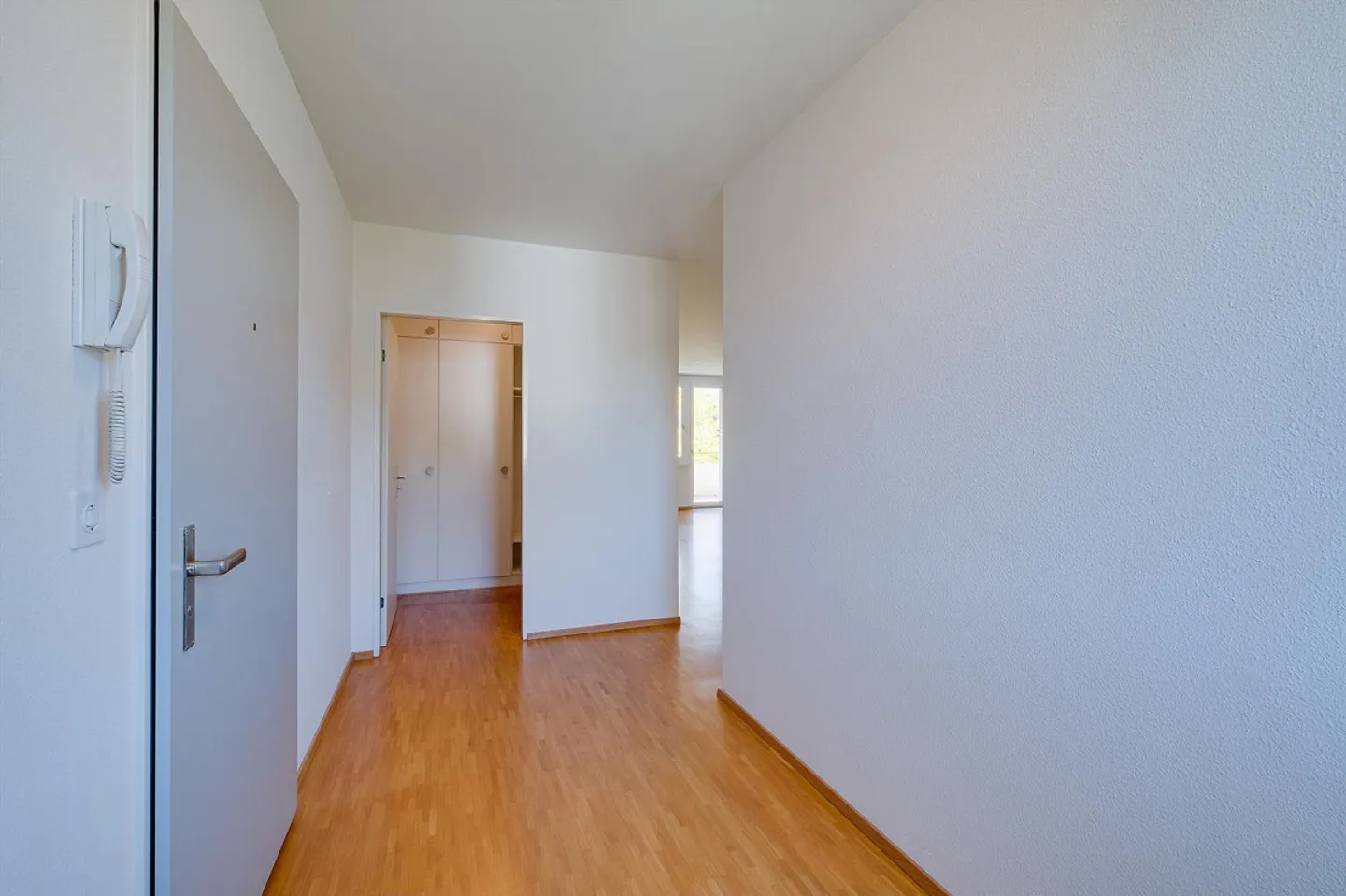 Ampio appartamento di 4,5 stanze in un quartiere tranquillo - Foto 2 di 11