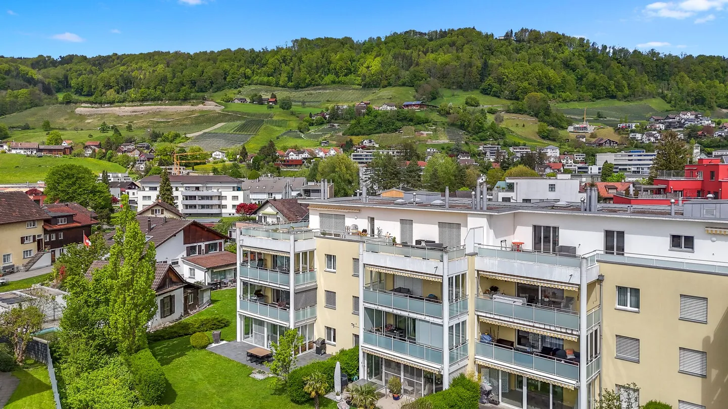 Wohnen im Grünen: Lichtdurchflutete 5.5-Zimmer-Wohnung mit Wintergarten, Sitzplatz und Hobbyraum - Foto 40 von 42