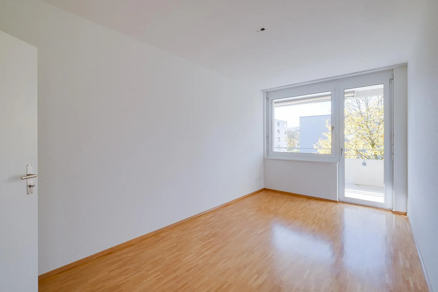 Ampio appartamento di 4,5 stanze in un quartiere tranquillo - Foto 8 di 11