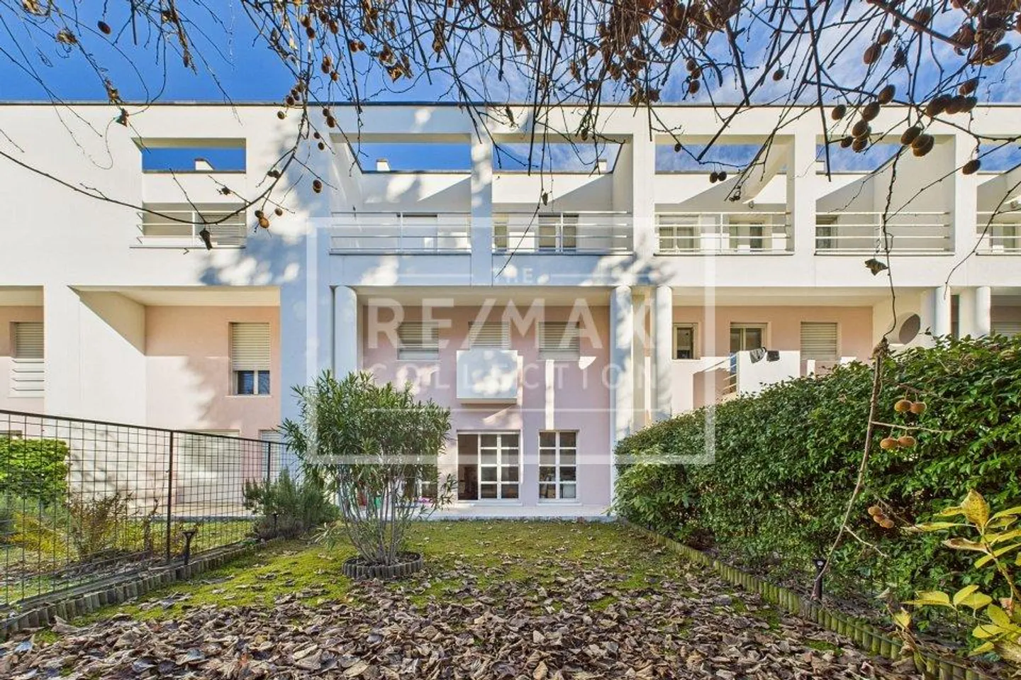 Space, Elegance and Comfort just a few steps from Lugano - Photo 1 of 13