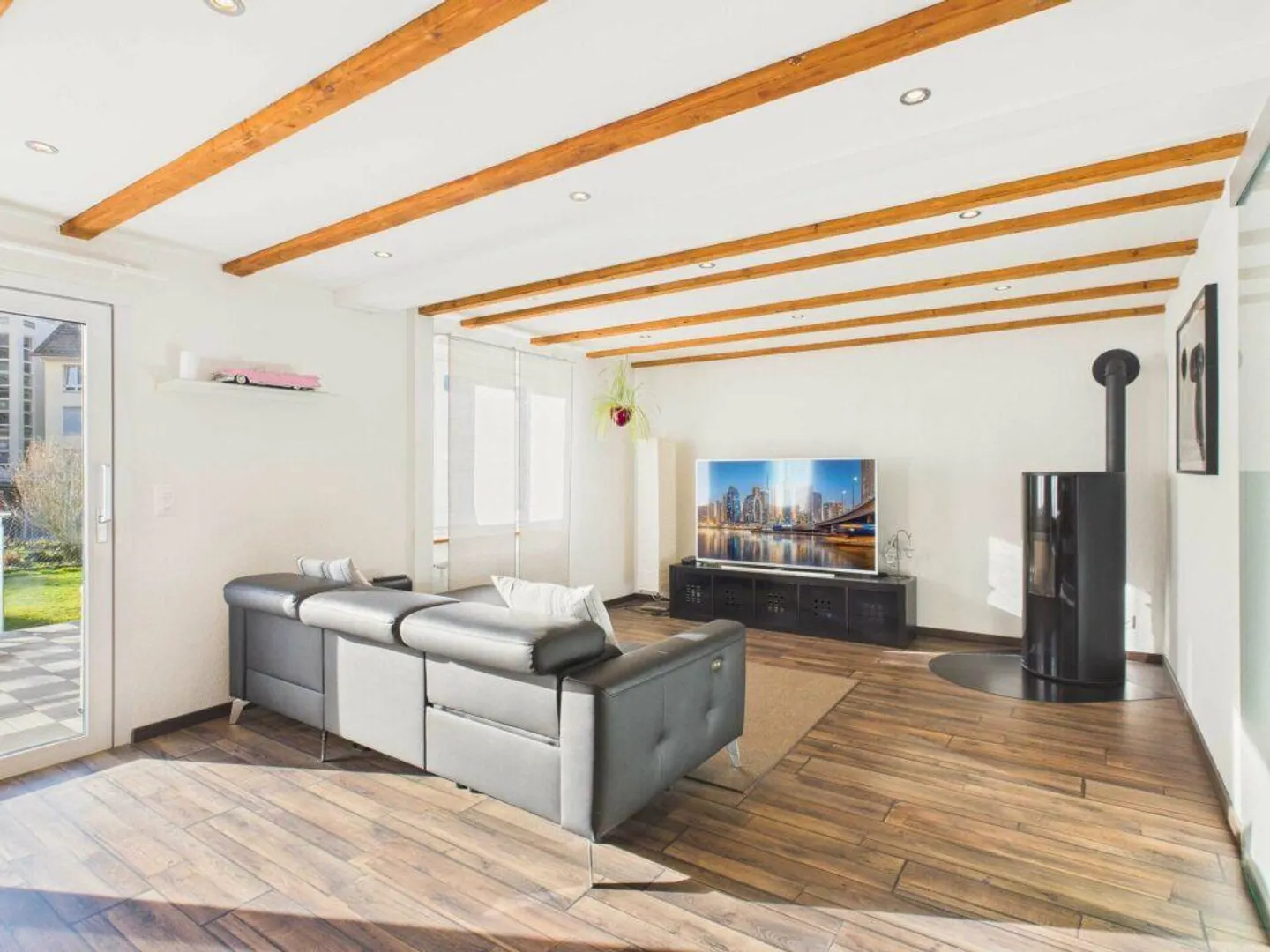 Detached, well-maintained 3½-room single-family house with single garage and beautiful garden - Photo 5 of 13