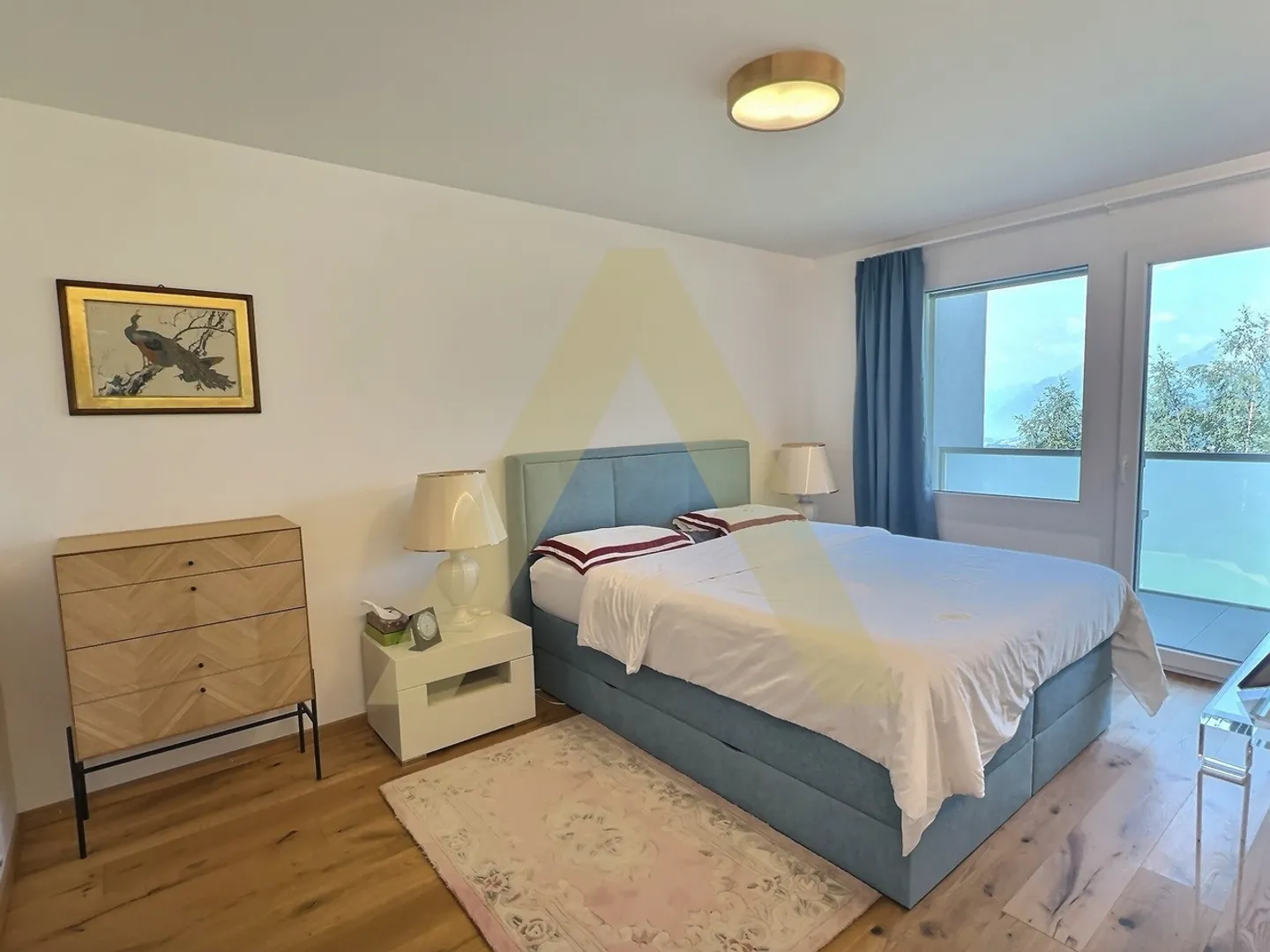 Beautiful apartment with stunning views - Photo 4 of 5