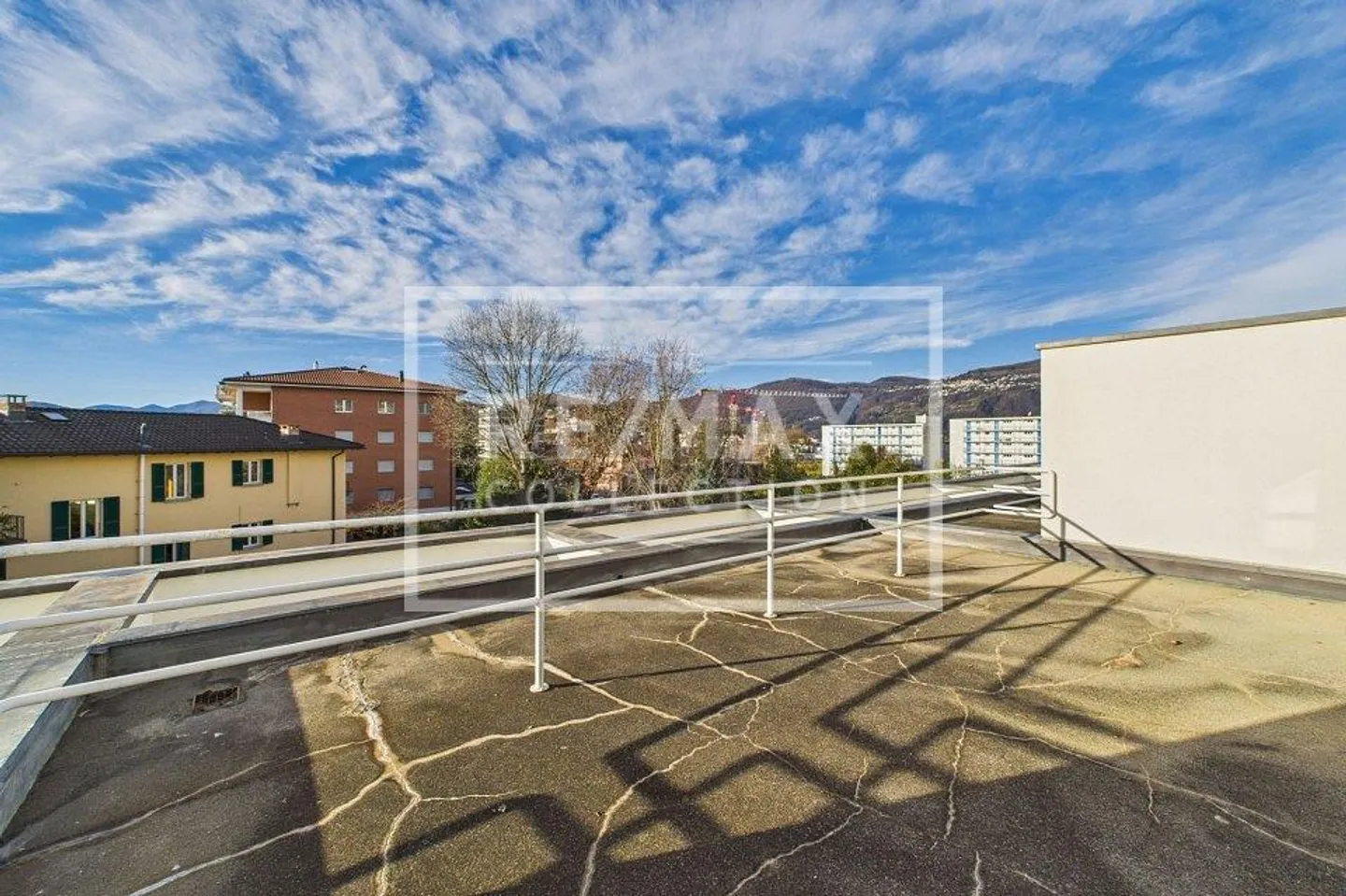 Space, Elegance and Comfort just a few steps from Lugano - Photo 11 of 13