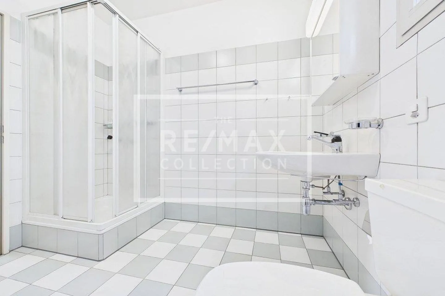 Space, Elegance and Comfort just a few steps from Lugano - Photo 12 of 13