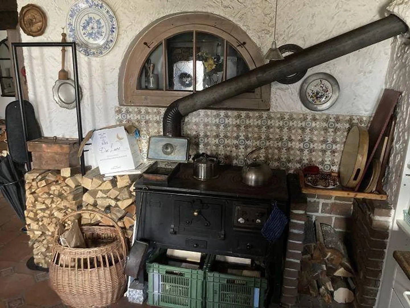 3 1/2-Room Rustic House with Garden and Expandable Barn on 15000 m2... - Photo 11 of 25