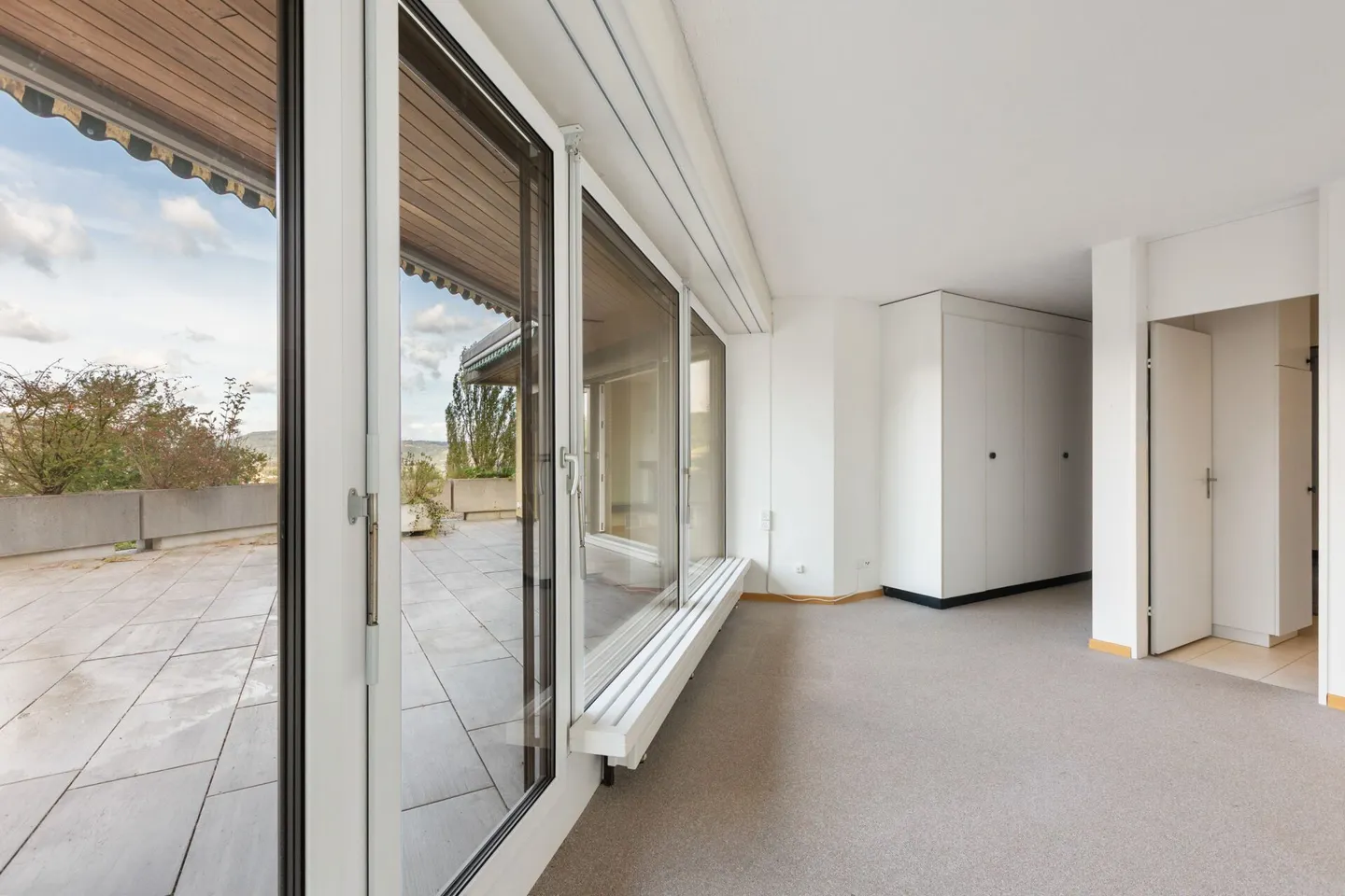 Spacious 2½-room terrace apartment with a wide view - Photo 13 of 27