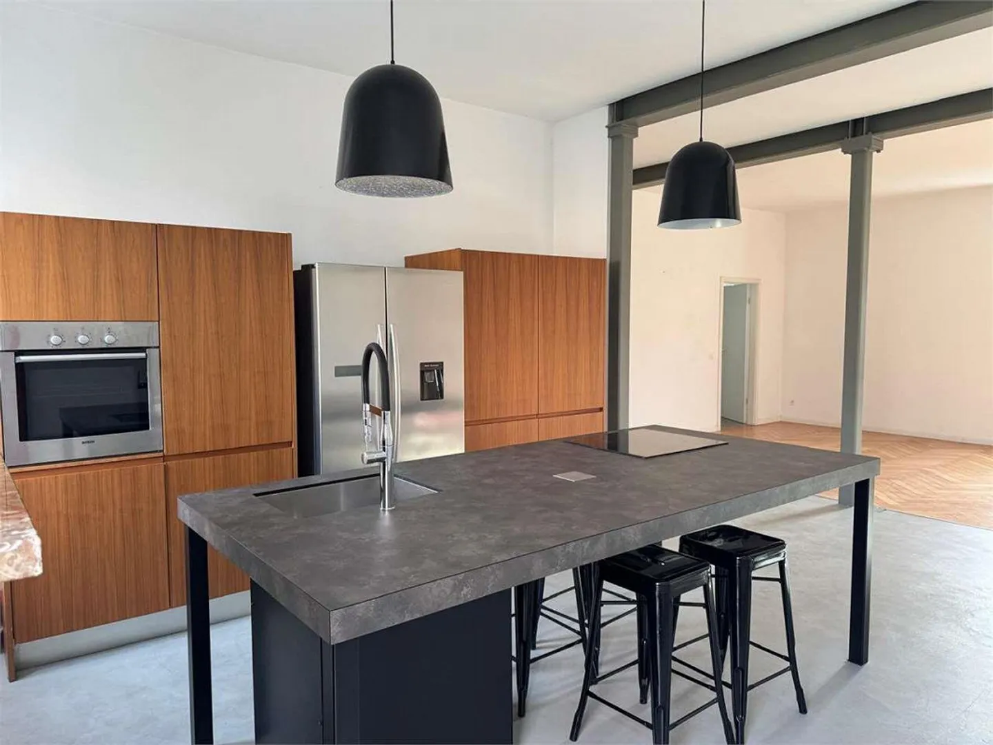 Villa prestigiosa con giardino a Chiasso vicino al centro città - Foto 3 di 8