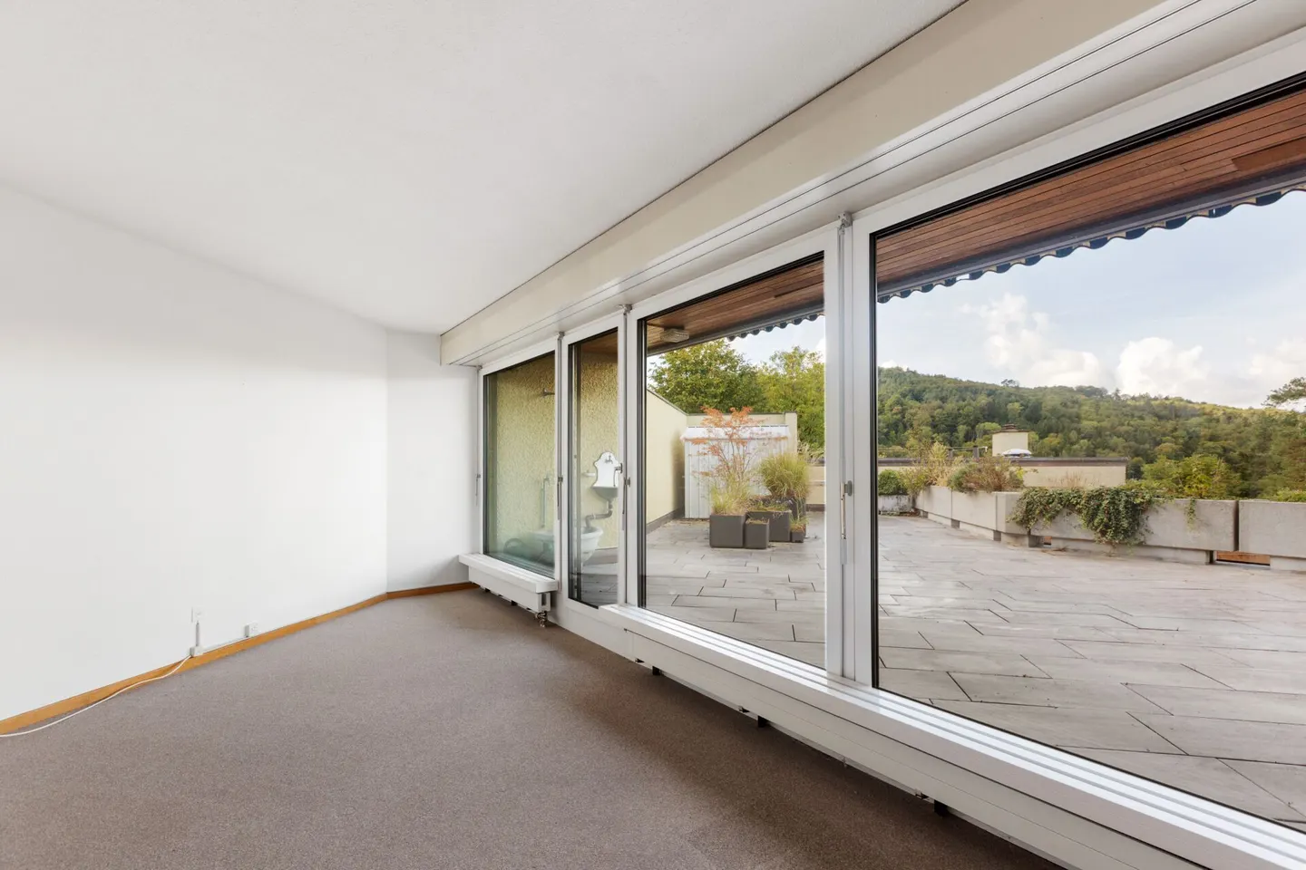 Spacious 2½-room terrace apartment with a wide view - Photo 14 of 27