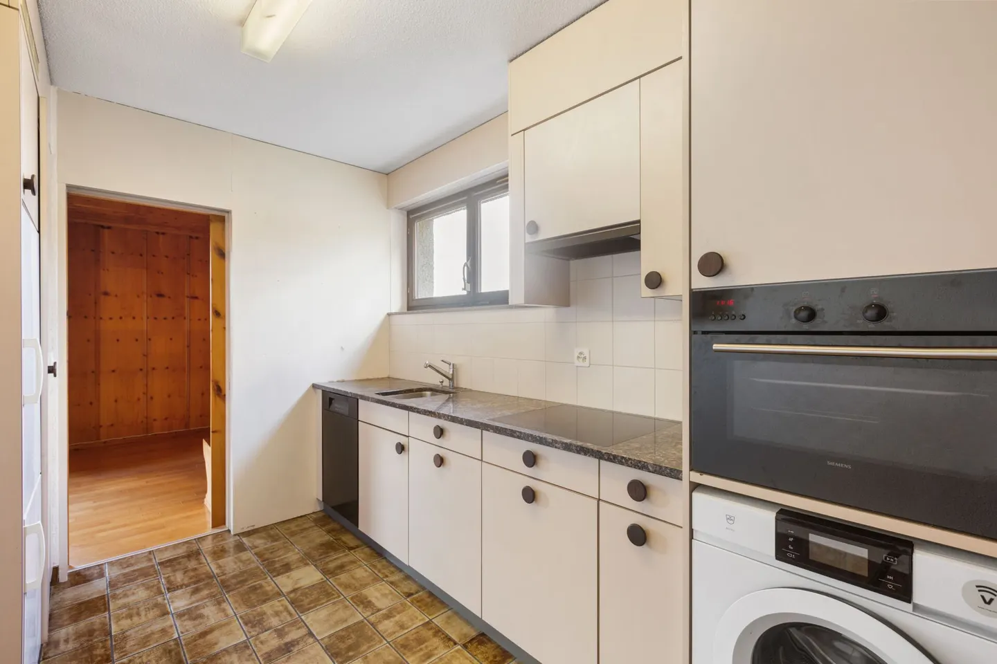 Spacious 2½-room terrace apartment with a wide view - Photo 10 of 27