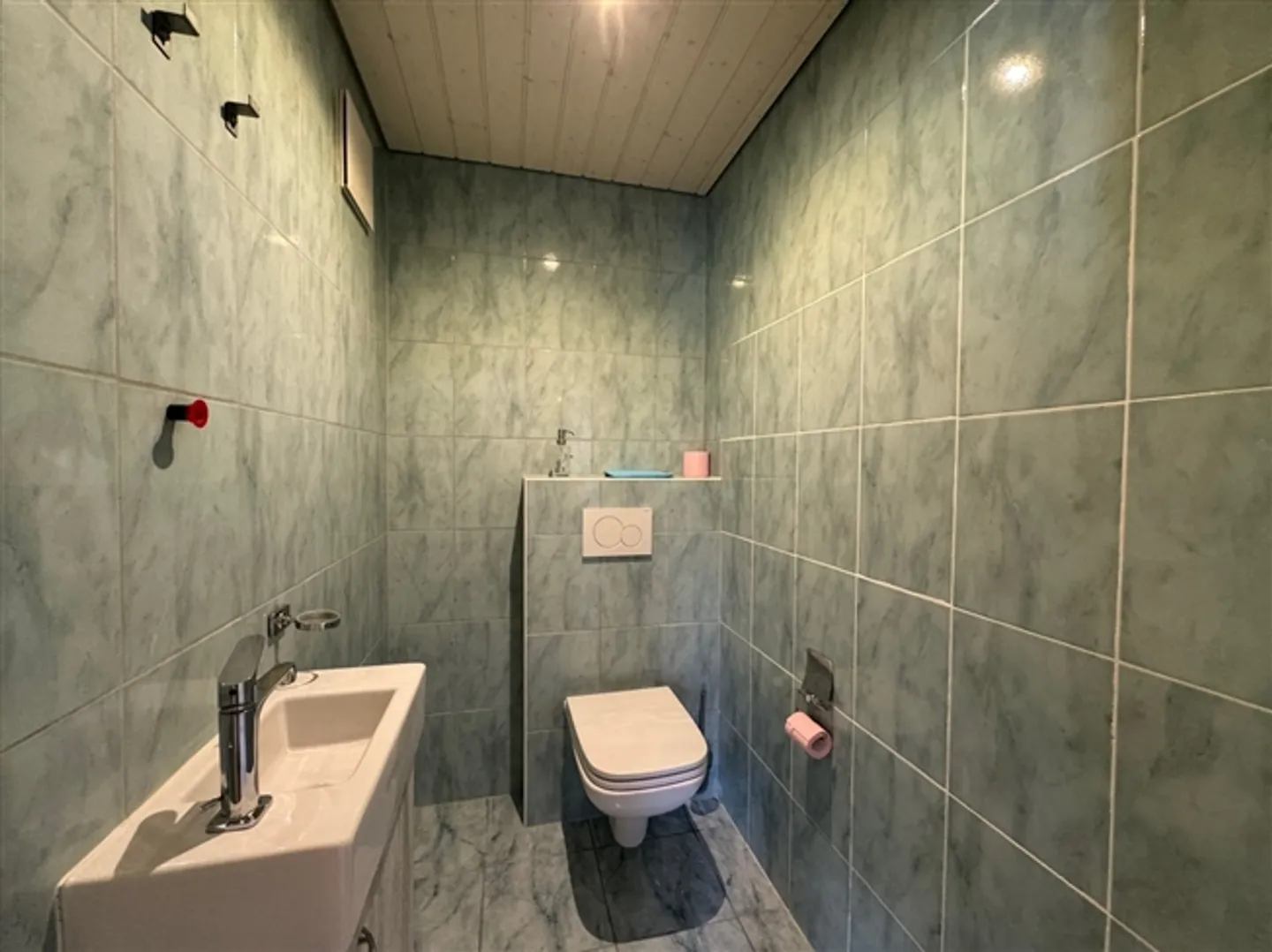 Spacious 4.5 room apartment in Vouvry with garage box - Photo 8 of 11