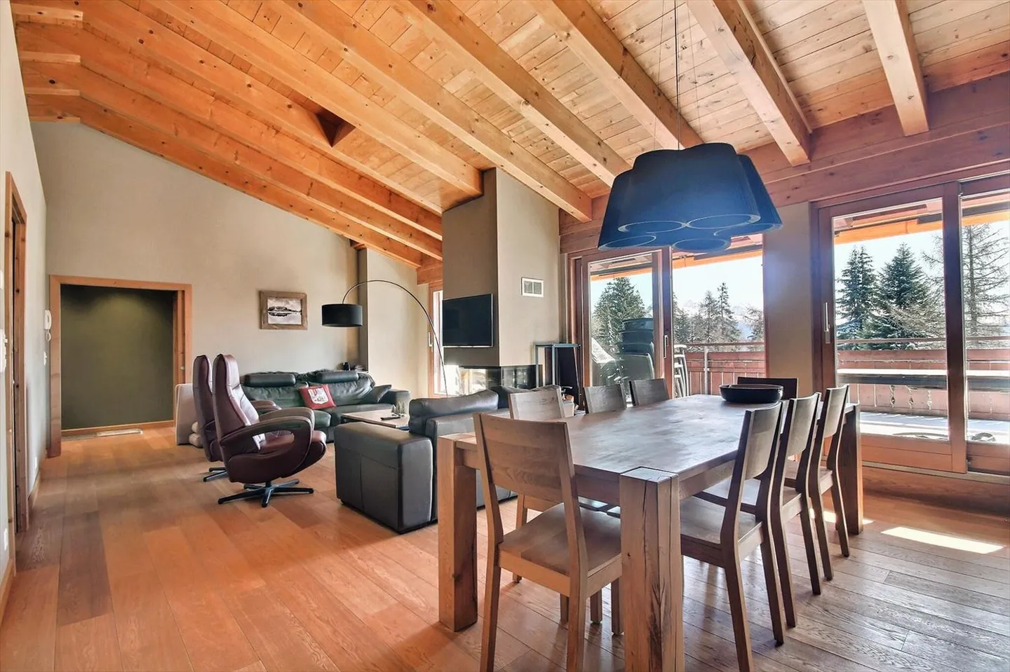 Superb 4.5 room attic apartment, spacious and bright - Ideally located - - Photo 2 of 13