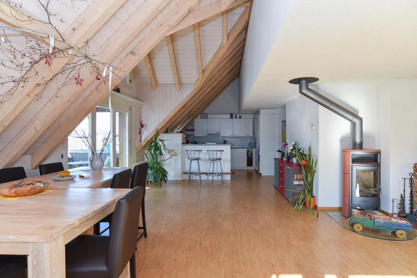 Spacious Maisonette Apartment with Beautiful View in Central Location - Photo 2 of 13