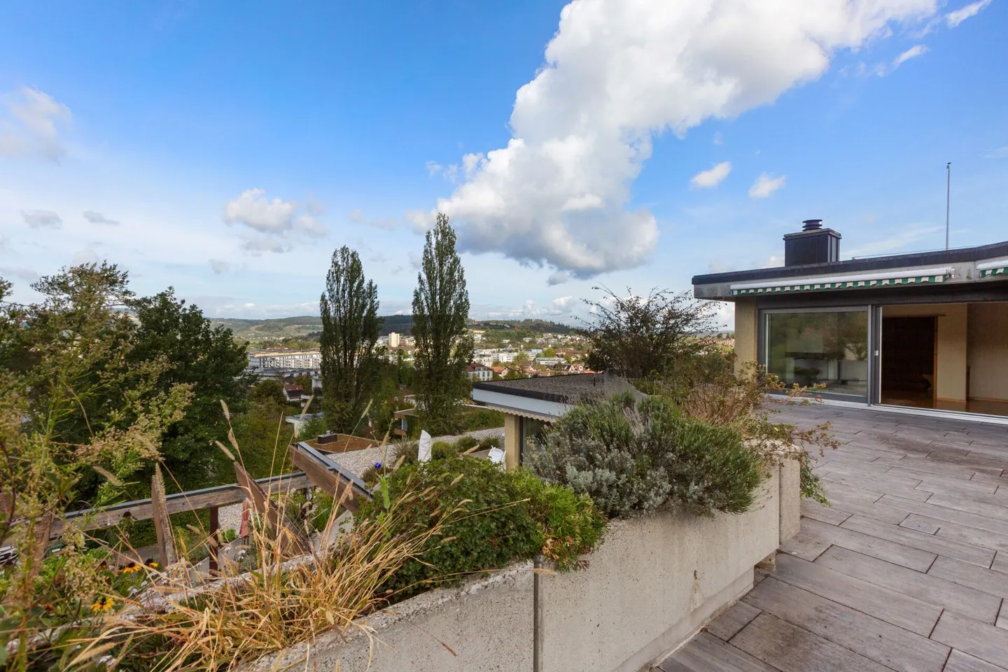Spacious 2½-room terrace apartment with a wide view - Photo 21 of 27