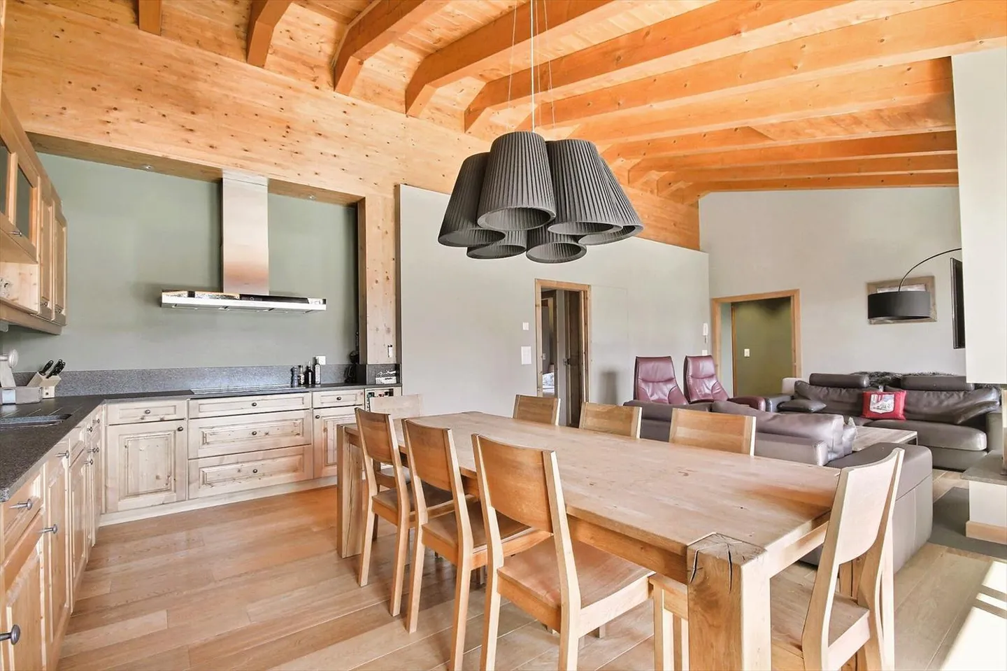 Superb 4.5 room attic apartment, spacious and bright - Ideally located - - Photo 3 of 13