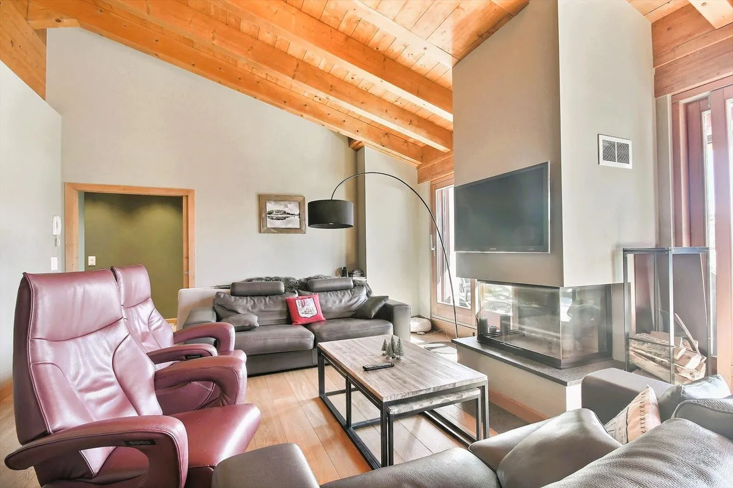 Superb 4.5 room attic apartment, spacious and bright - Ideally located - - Photo 4 of 13